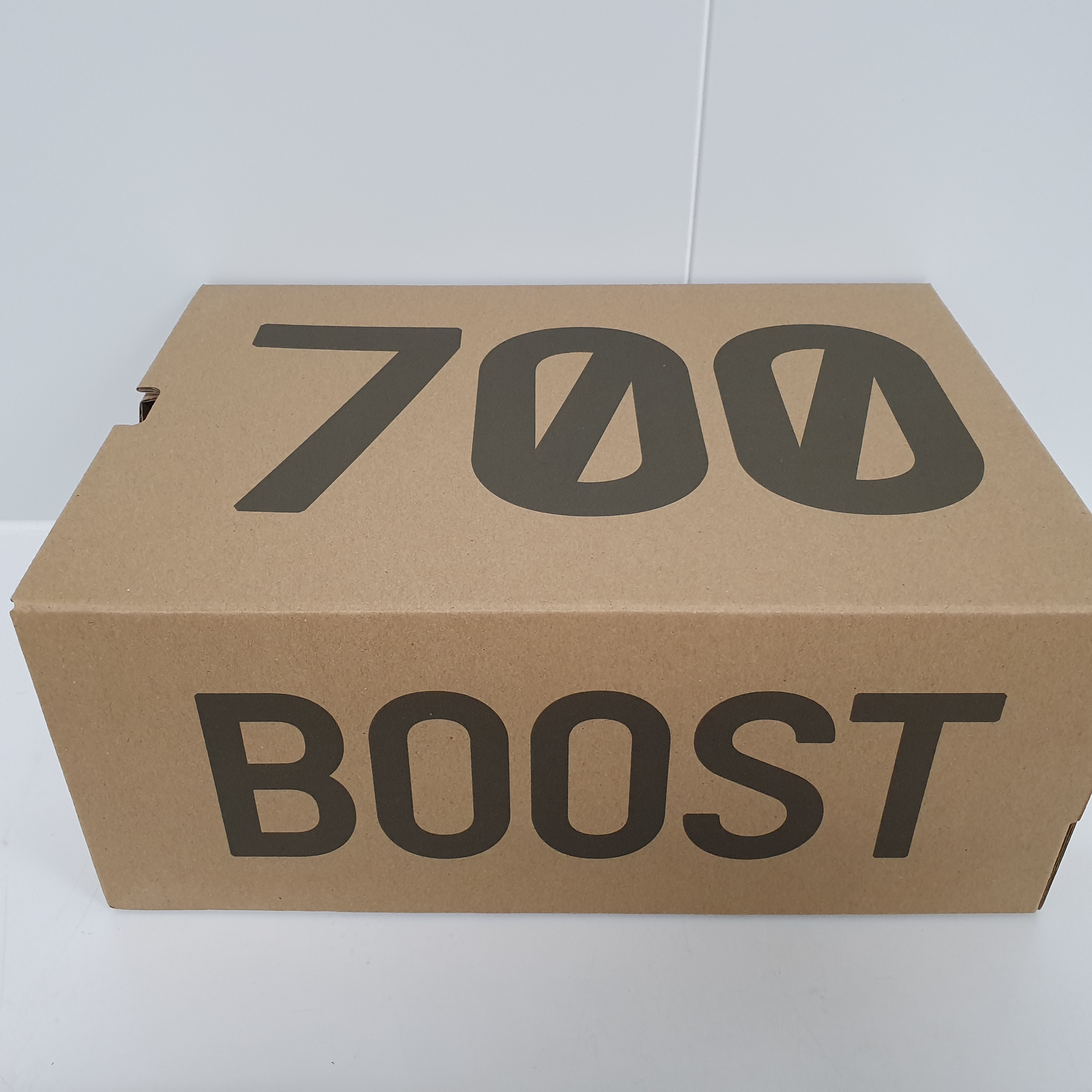 Adidas Yeezy Boost 700 V2 Inertia 착용 스타일 - 1