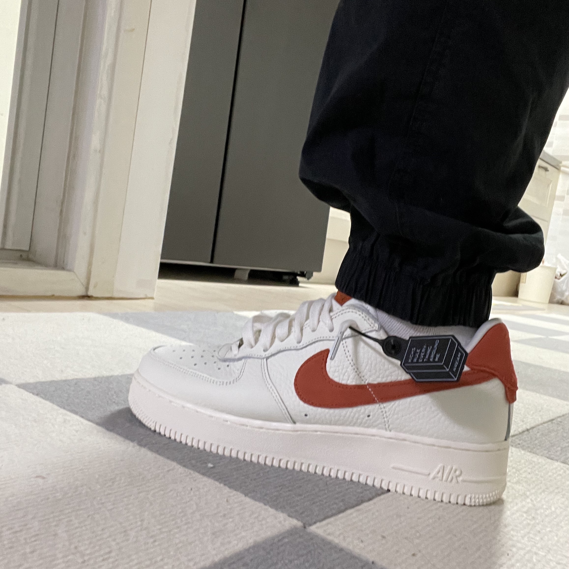 Nike Air Force 1 '07 Craft Mantra Orange 착용 스타일 - 1