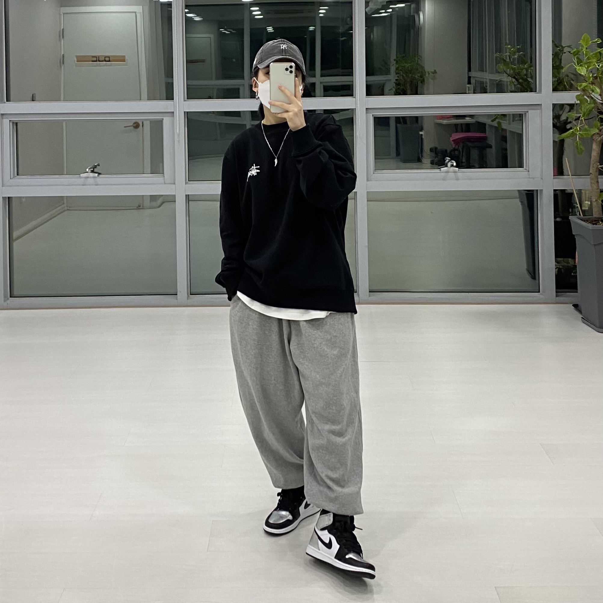 (W) Jordan 1 Retro High OG Silver Toe 착용 스타일