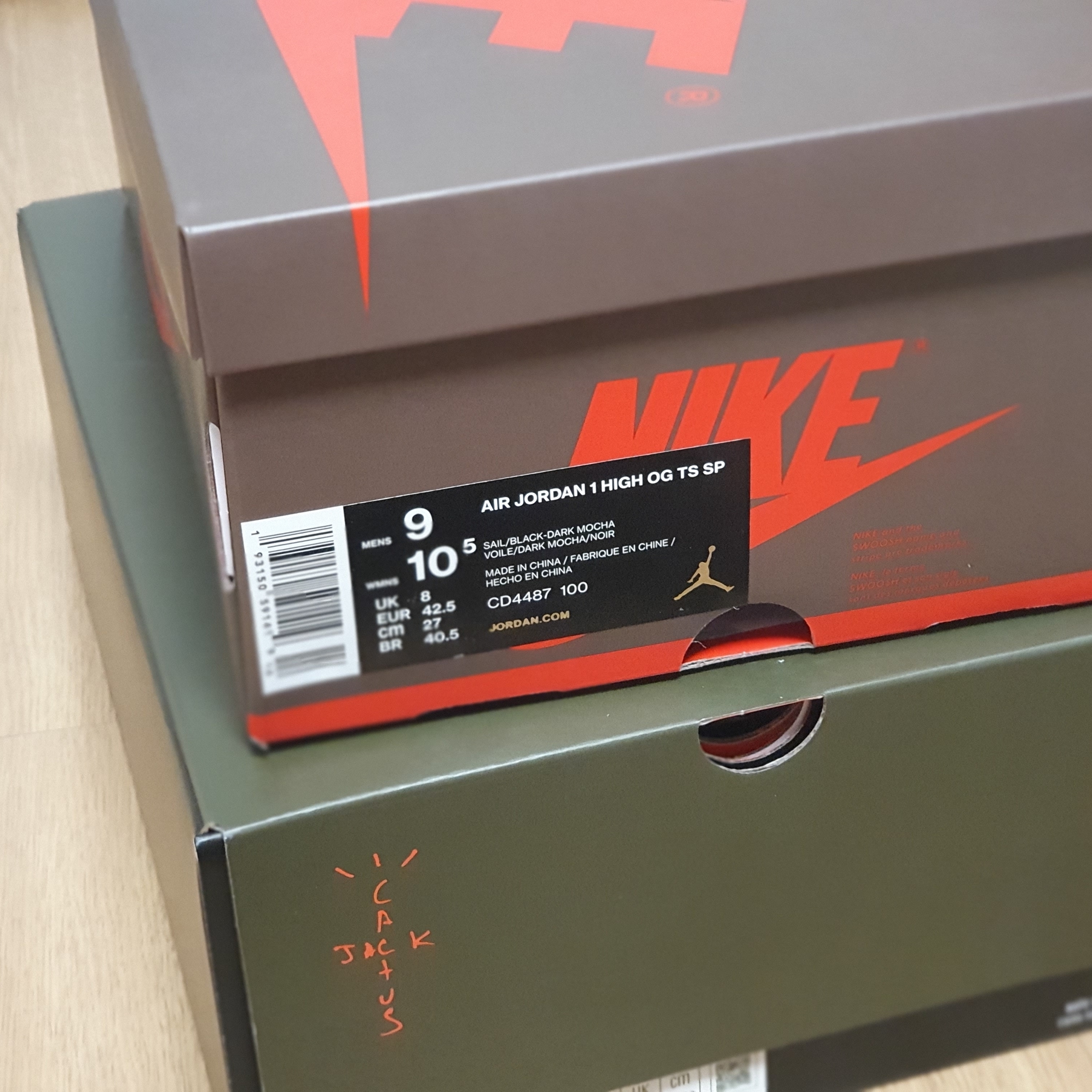 Jordan 1 x Travis Scott Retro High OG SP Mocha, Jordan 6 x Travis Scott Retro Olive 착용 스타일 - 3