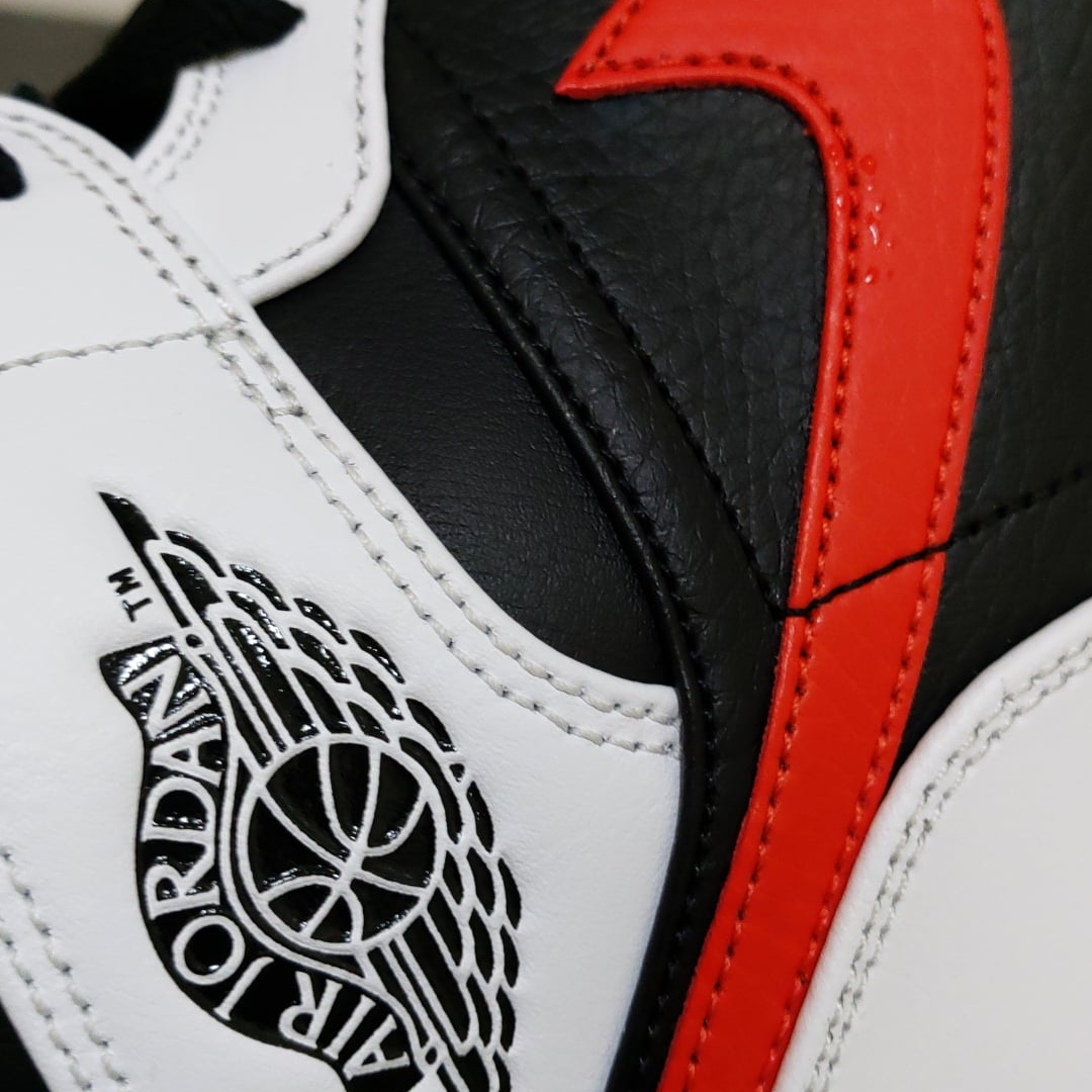 Jordan 1 Mid Black Chile Red 착용 스타일 - 1