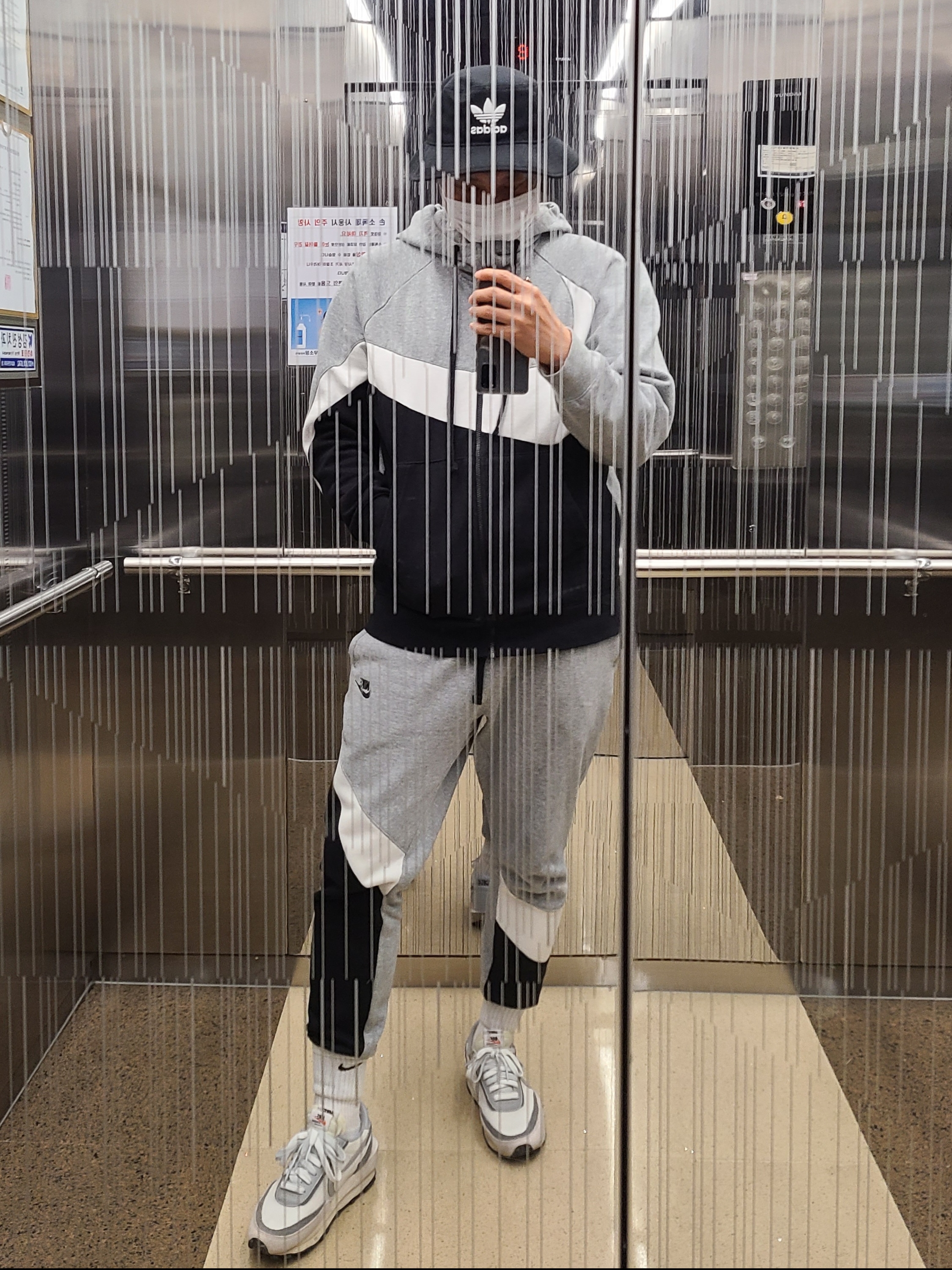 Nike x Sacai LDWaffle Summit White 착용 스타일