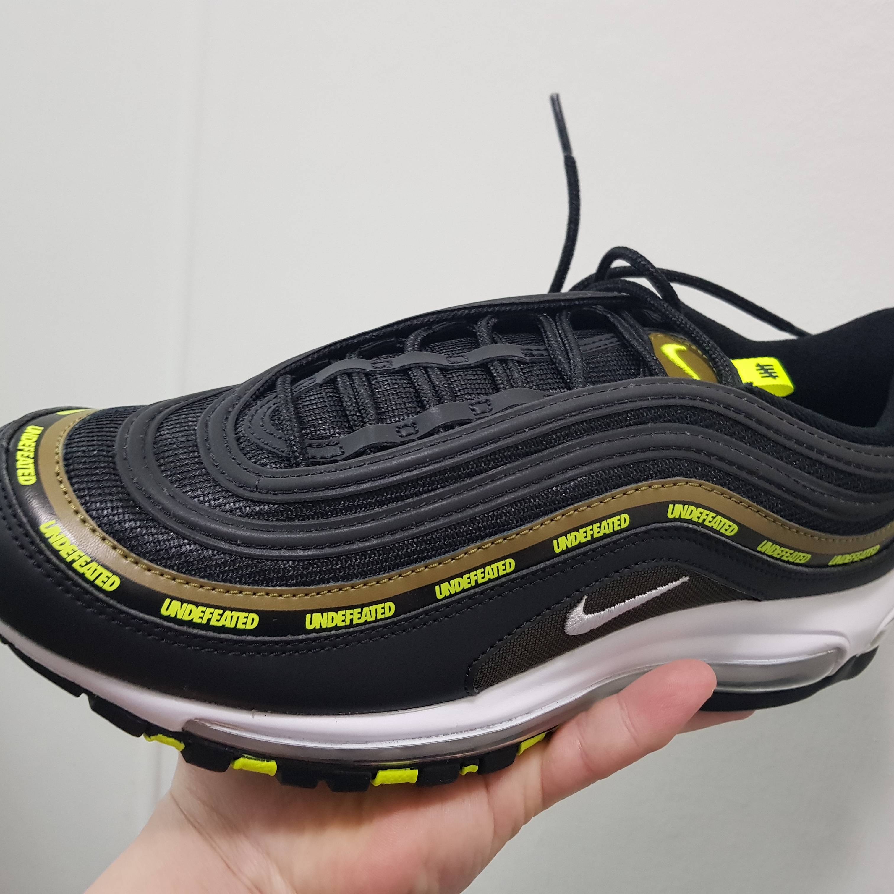 Nike x Undefeated Air Max 97 Black Volt 착용 스타일