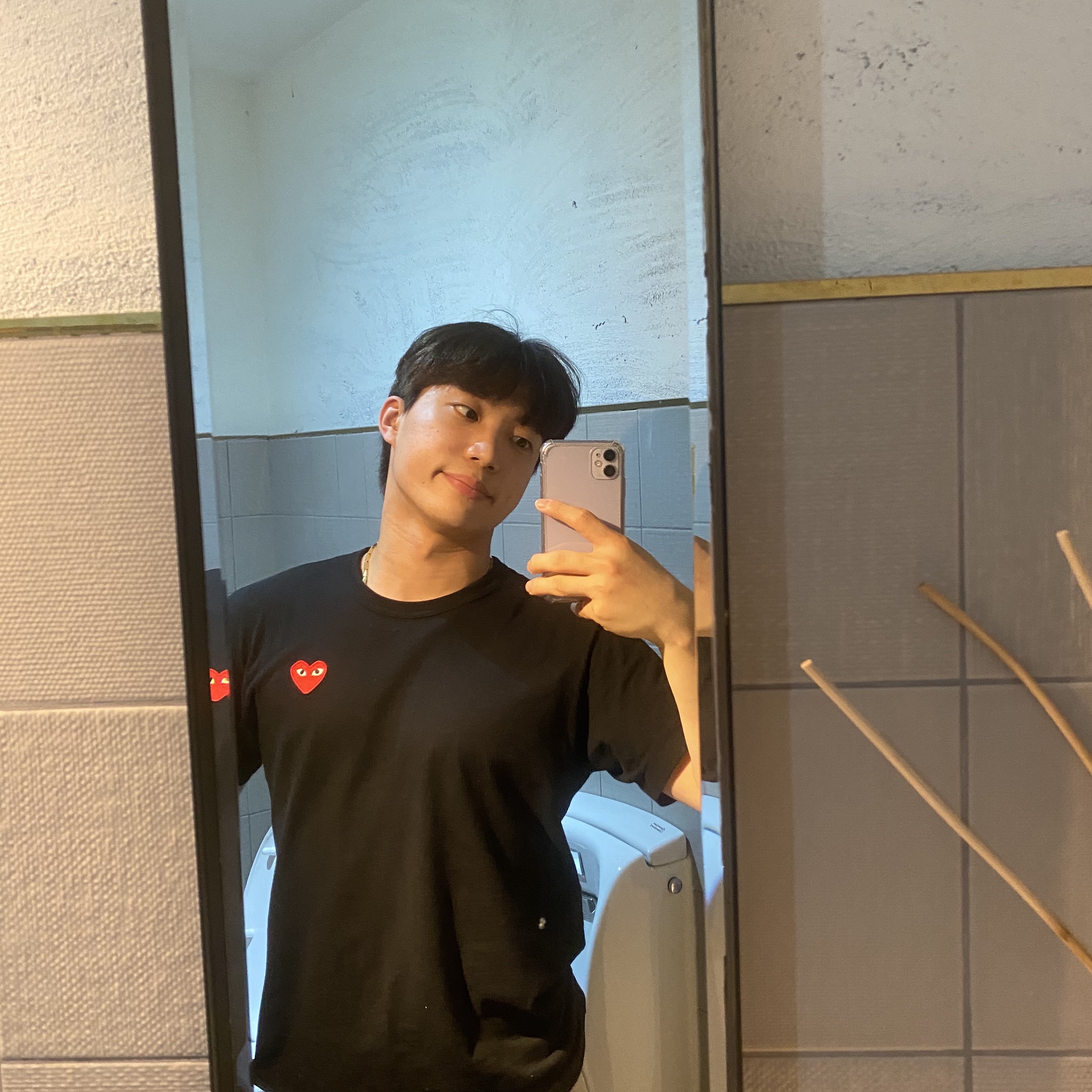 (W) Play Comme des Garcons Red Heart T-Shirt Black 착용 스타일