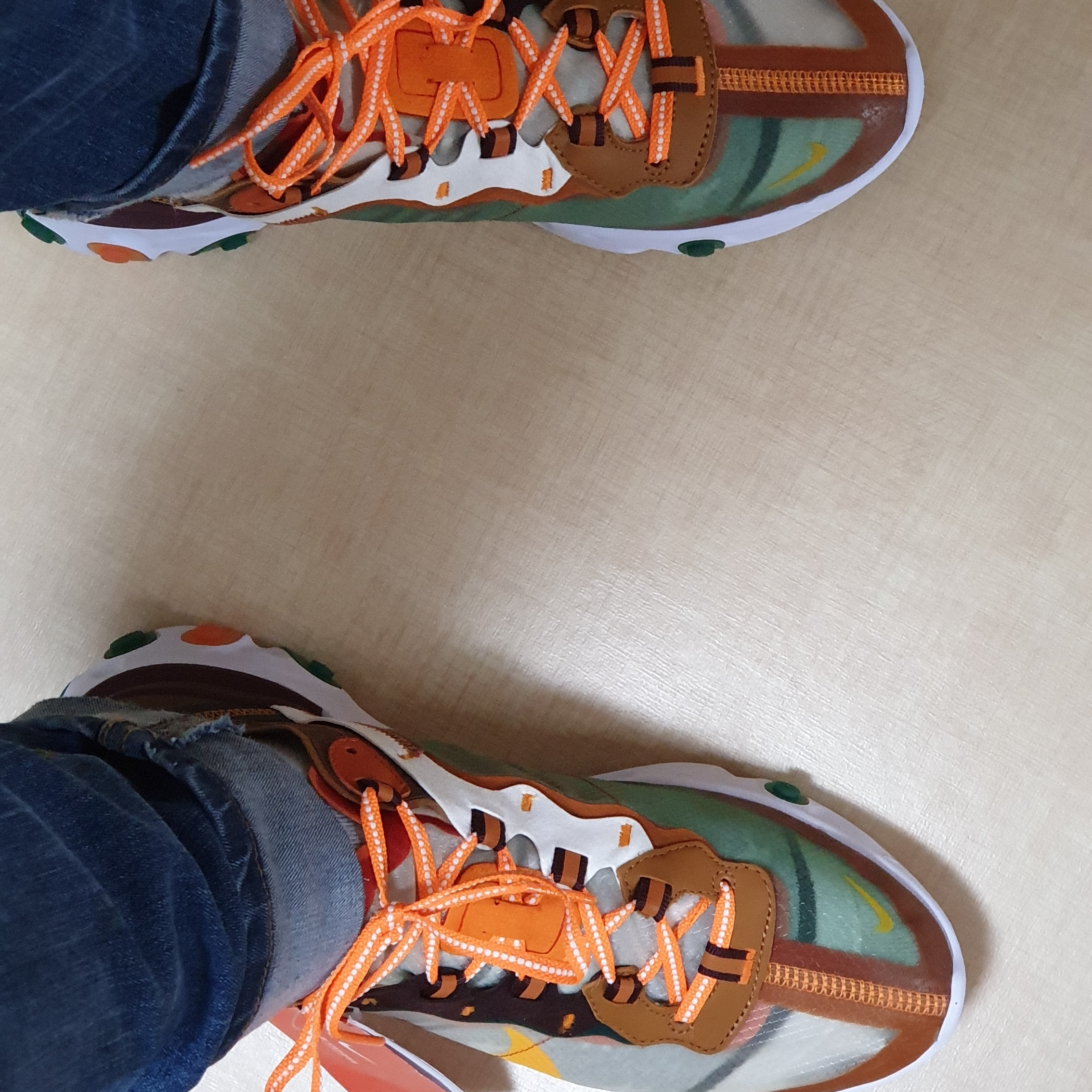 Nike React Element 87 Orange Peel 착용 스타일 - 2