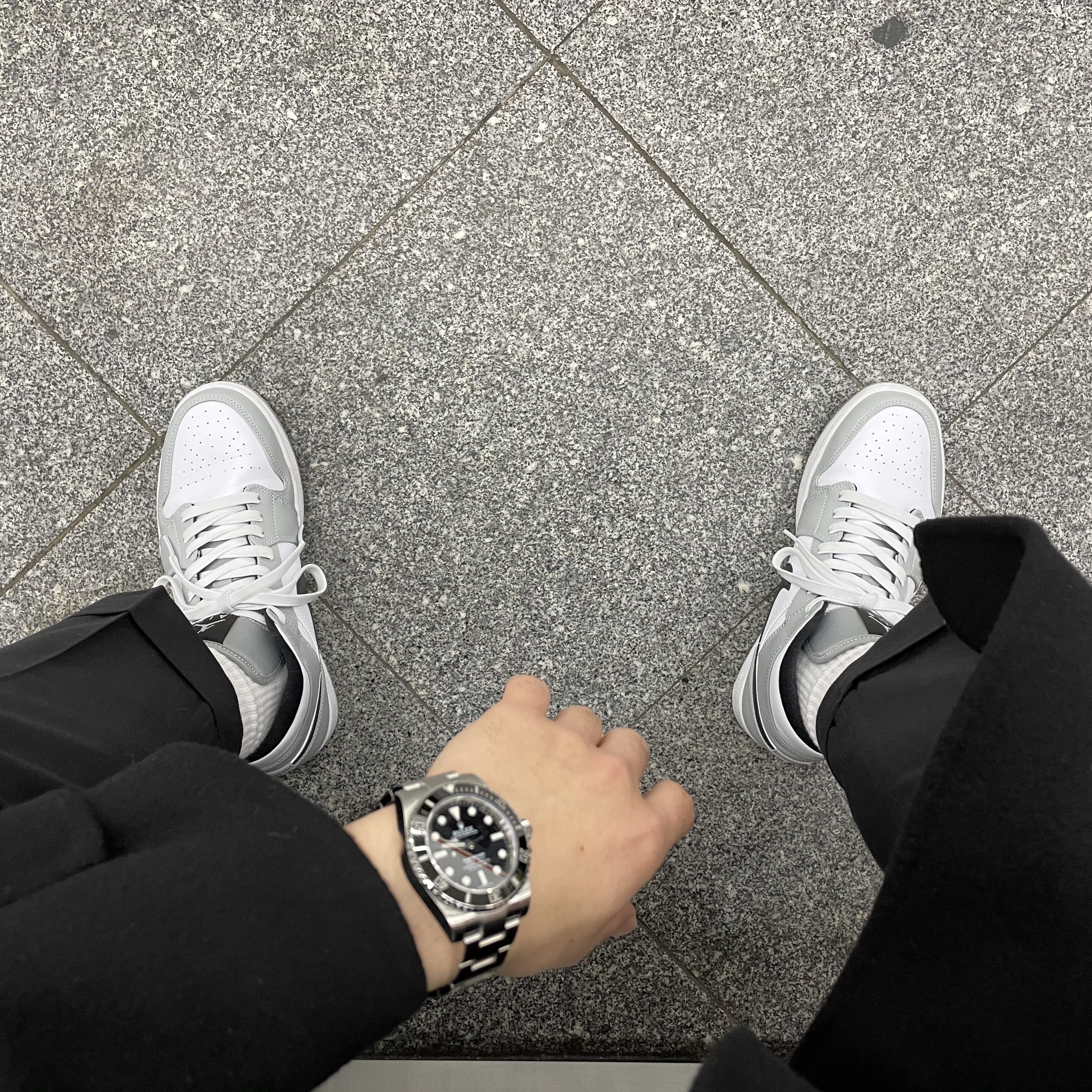 Jordan 1 Mid Light Smoke Grey 착용 스타일