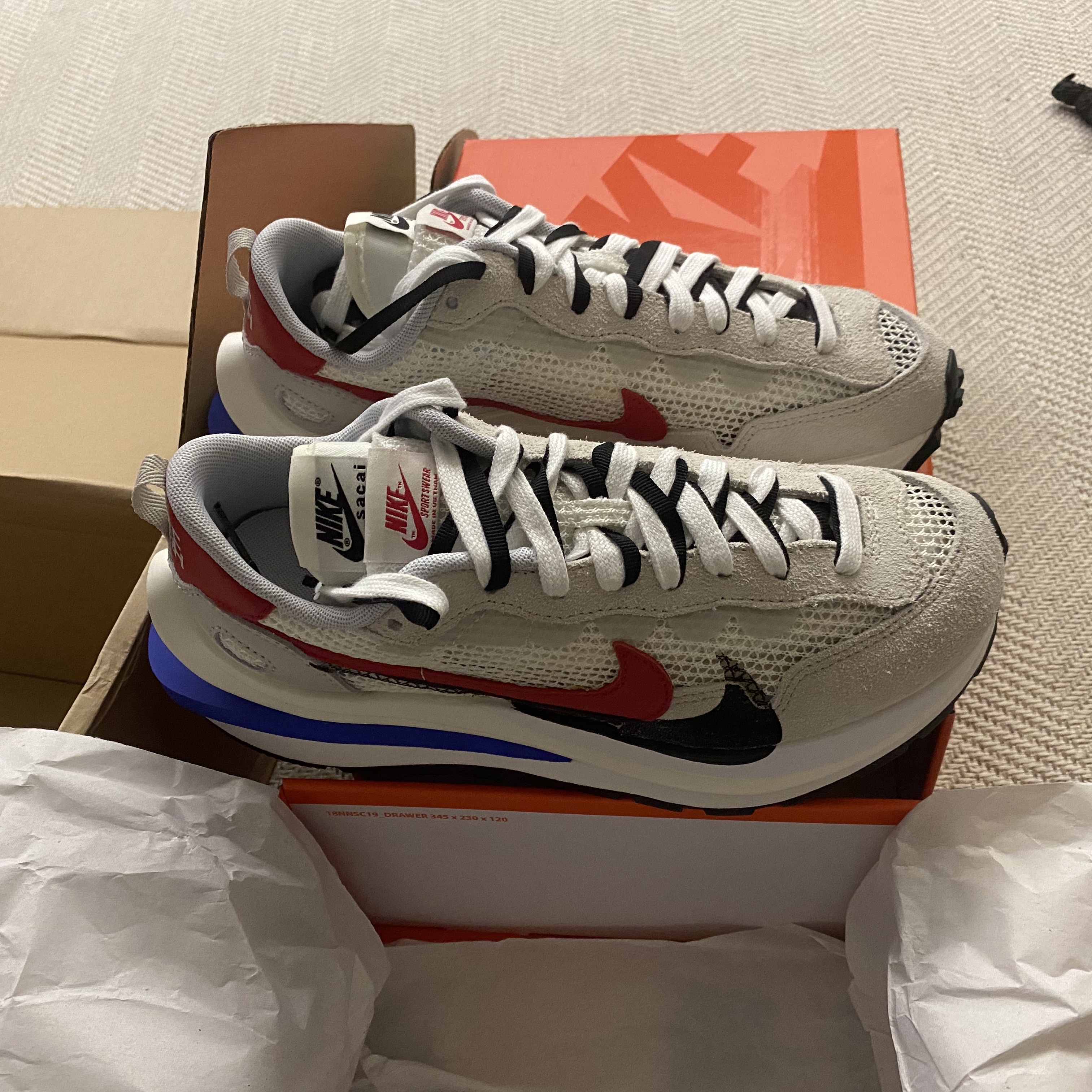 Nike x Sacai VaporWaffle Royal Fuchsia 착용 스타일 - 4