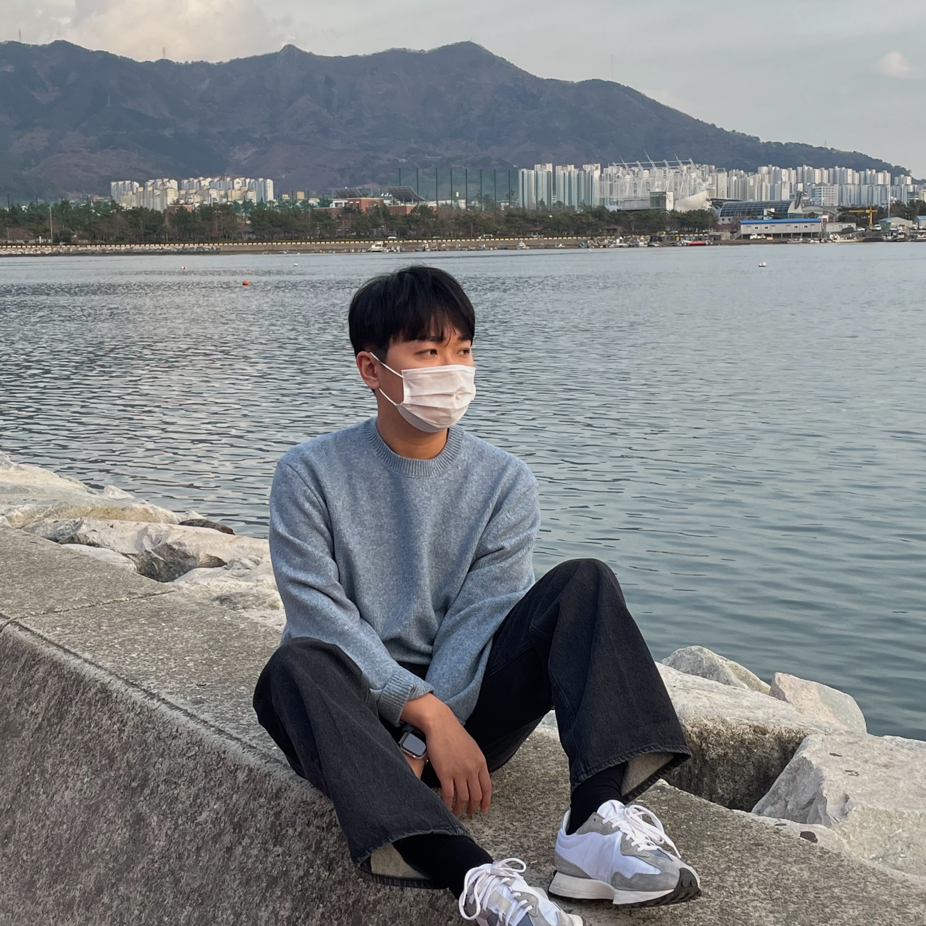 New Balance 327 Grey 착용 스타일 - 1