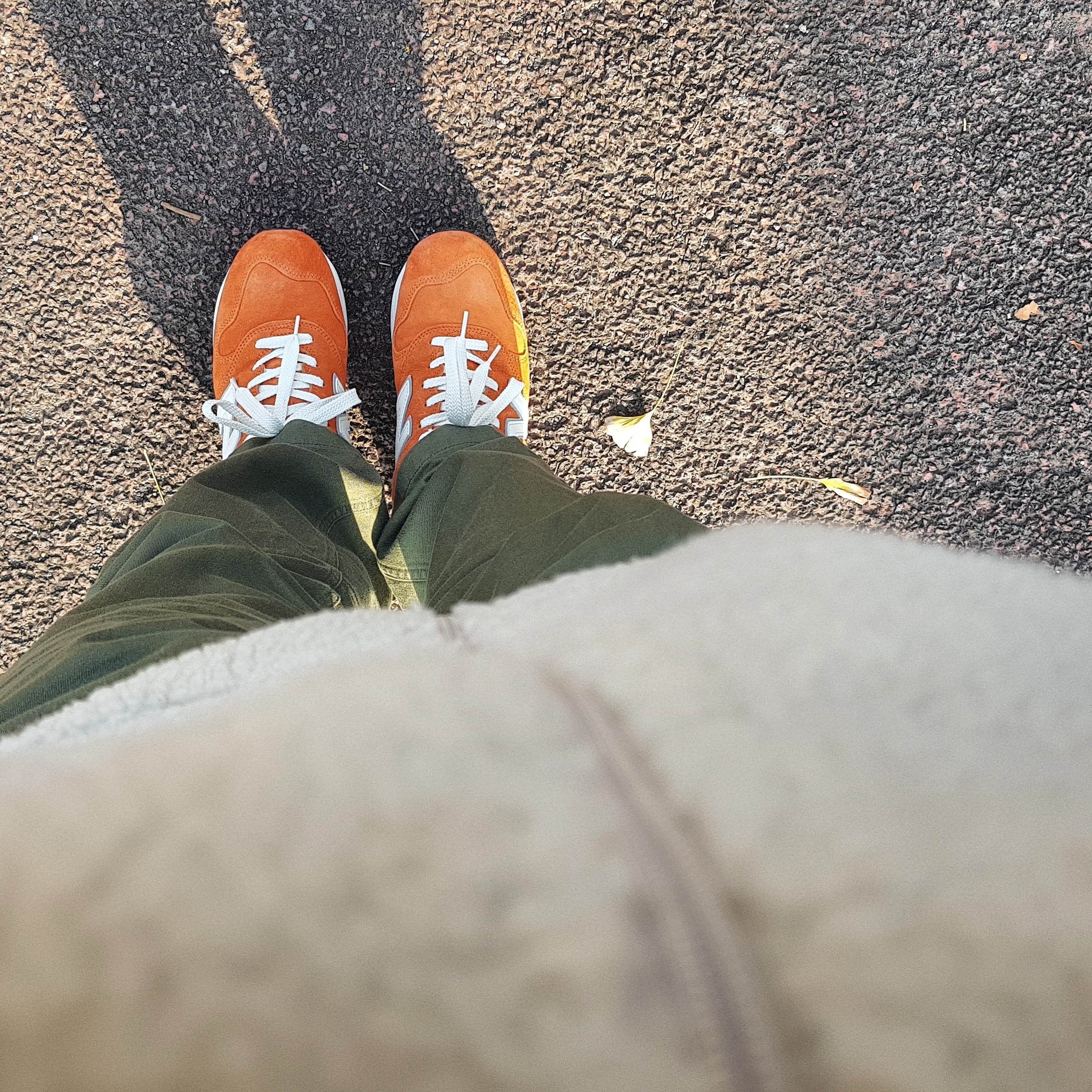 New Balance x J.Crew 1400 Made in USA Orange 착용 스타일