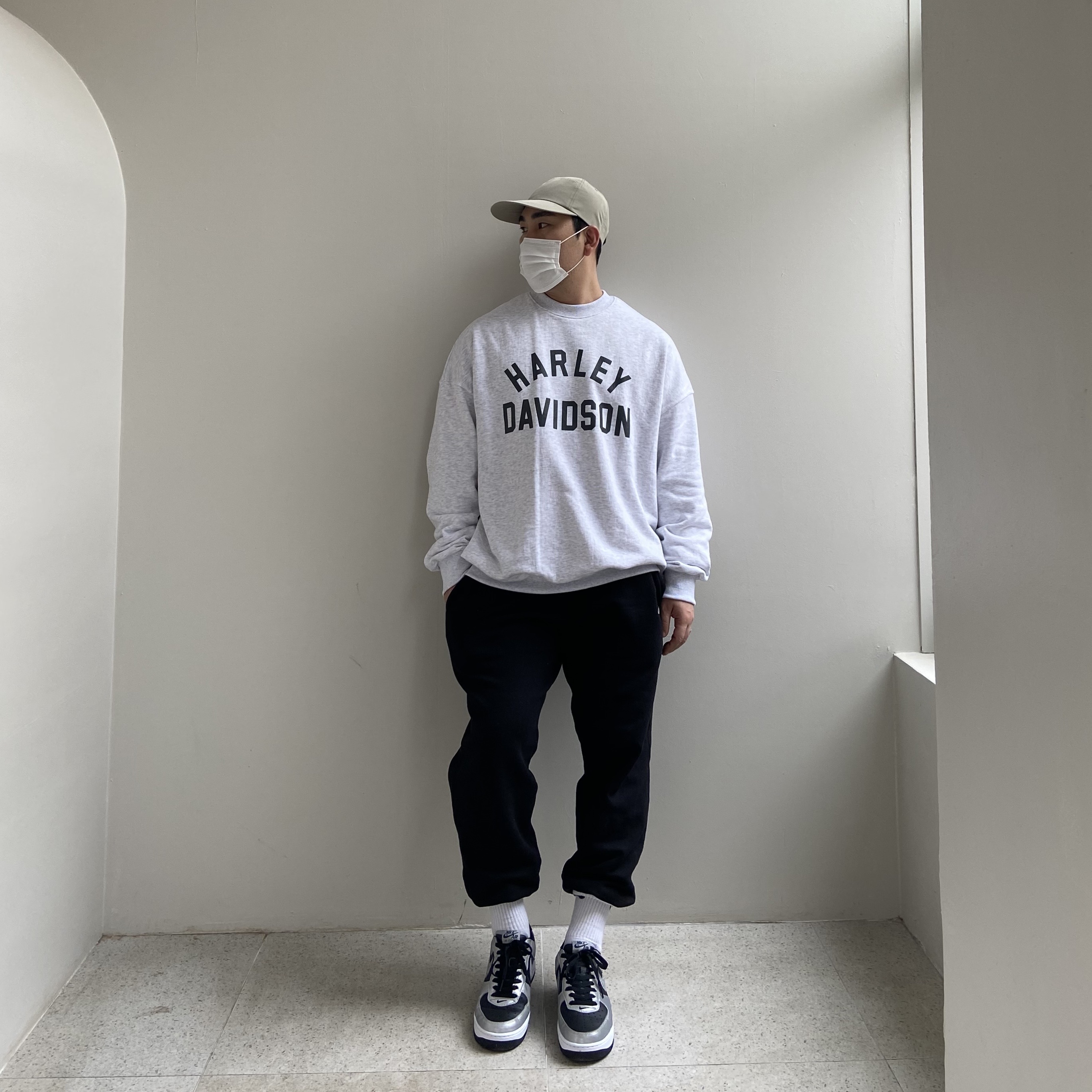 Nike Air Force 1 B Silver Snake 착용 스타일