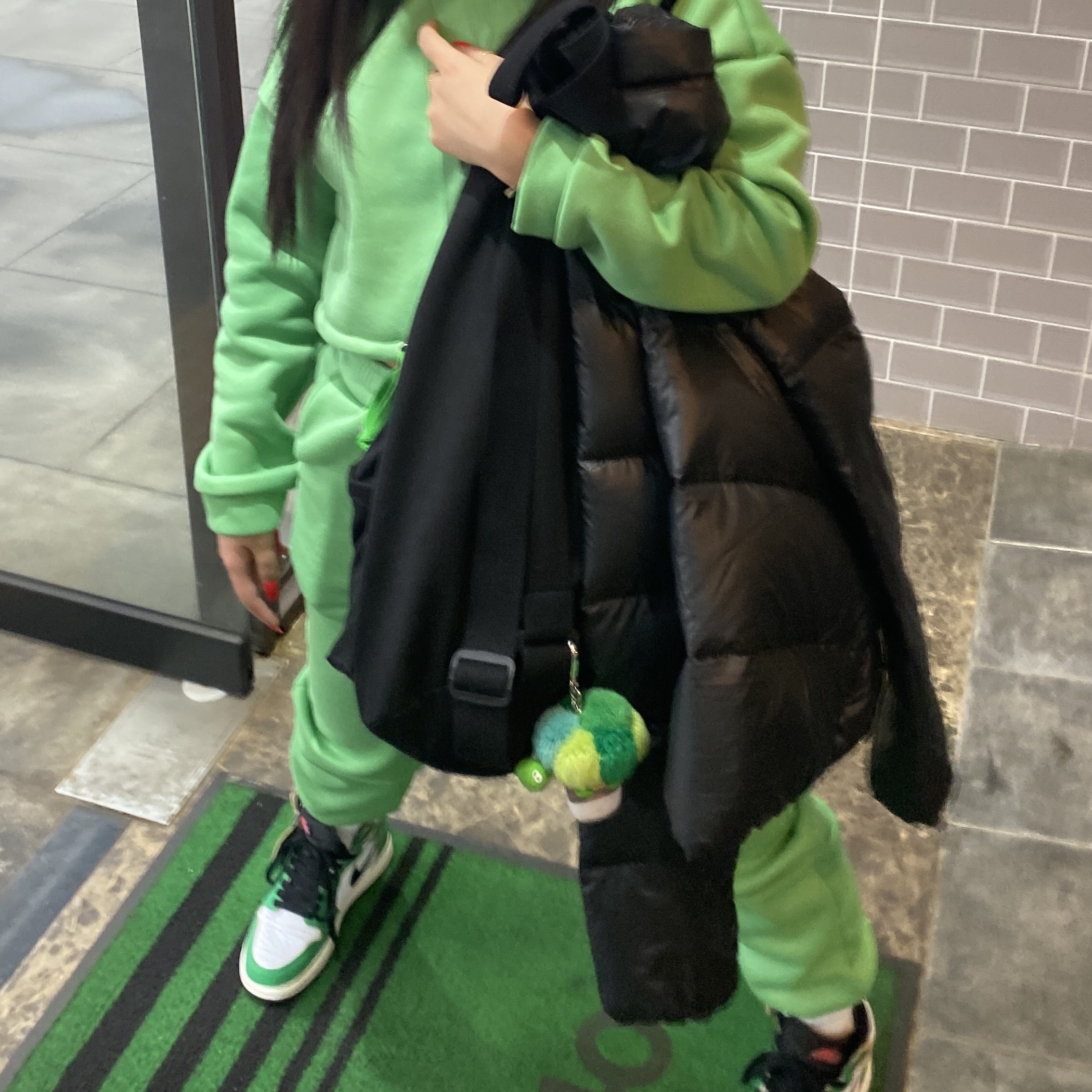 (W) Jordan 1 Retro High OG Lucky Green 착용 스타일 - 1