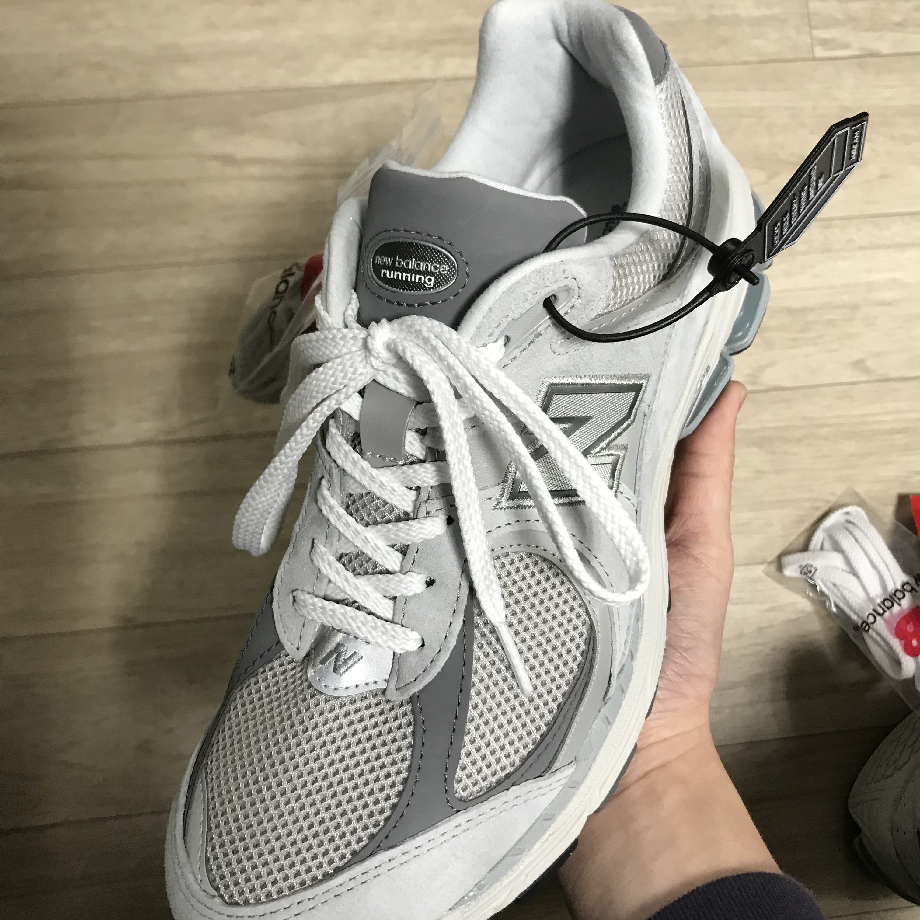 New Balance 2002R T2 Gray 착용 스타일 - 2