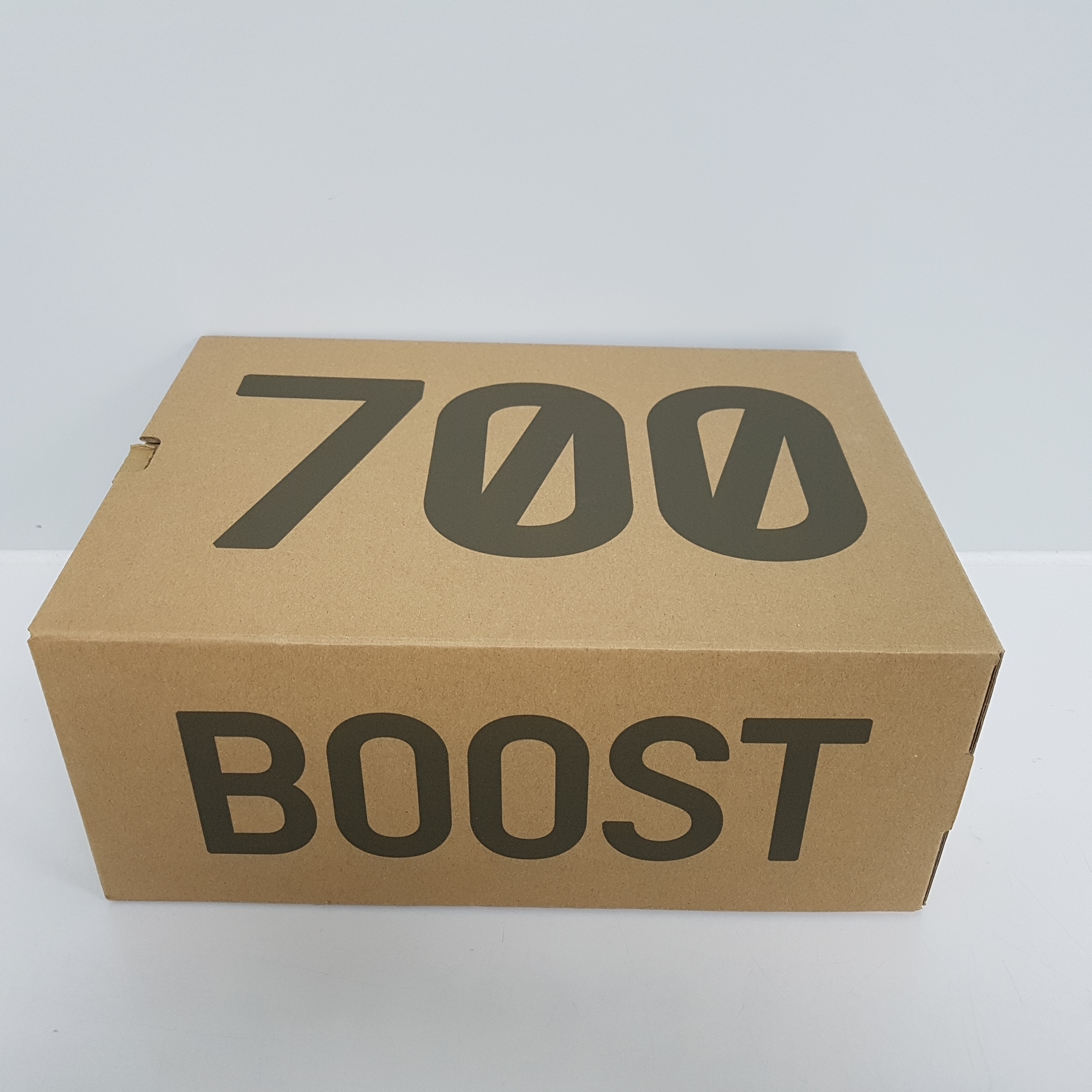Adidas Yeezy Boost 700 V2 Vanta 2019 착용 스타일 - 1
