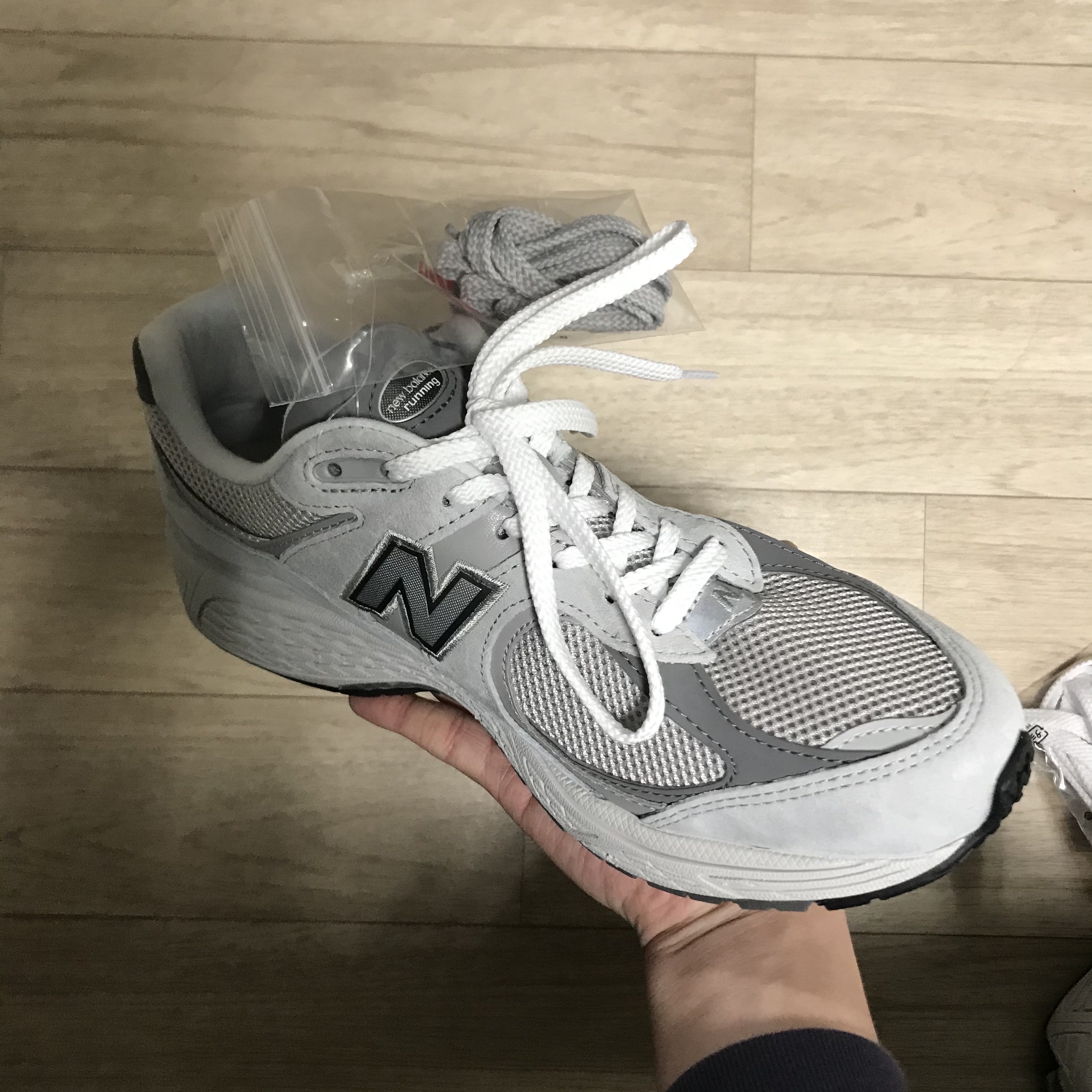 New Balance 2002R T2 Gray 착용 스타일 - 3