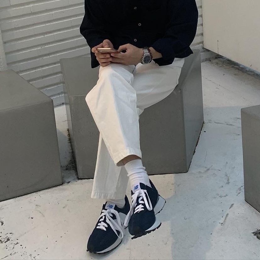 New Balance 327 Navy 착용 스타일 - 2