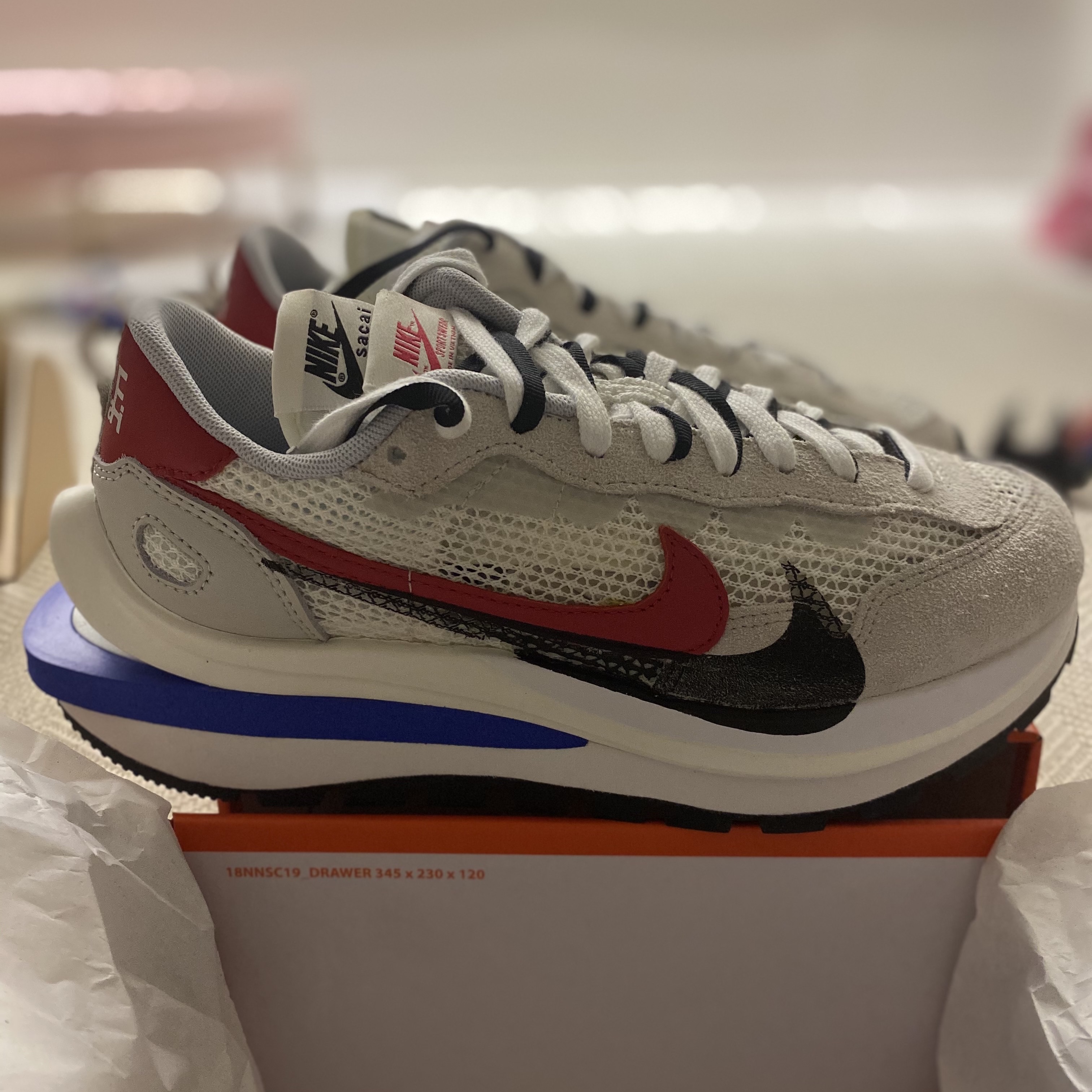 Nike x Sacai VaporWaffle Royal Fuchsia 착용 스타일 - 2