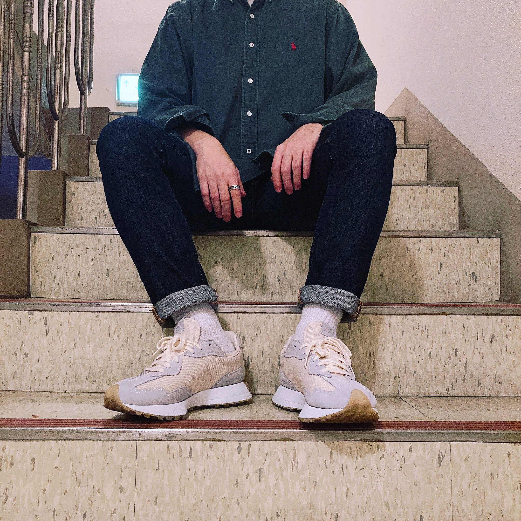 (W) New Balance 327 Undyed White Pale Blue 착용 스타일