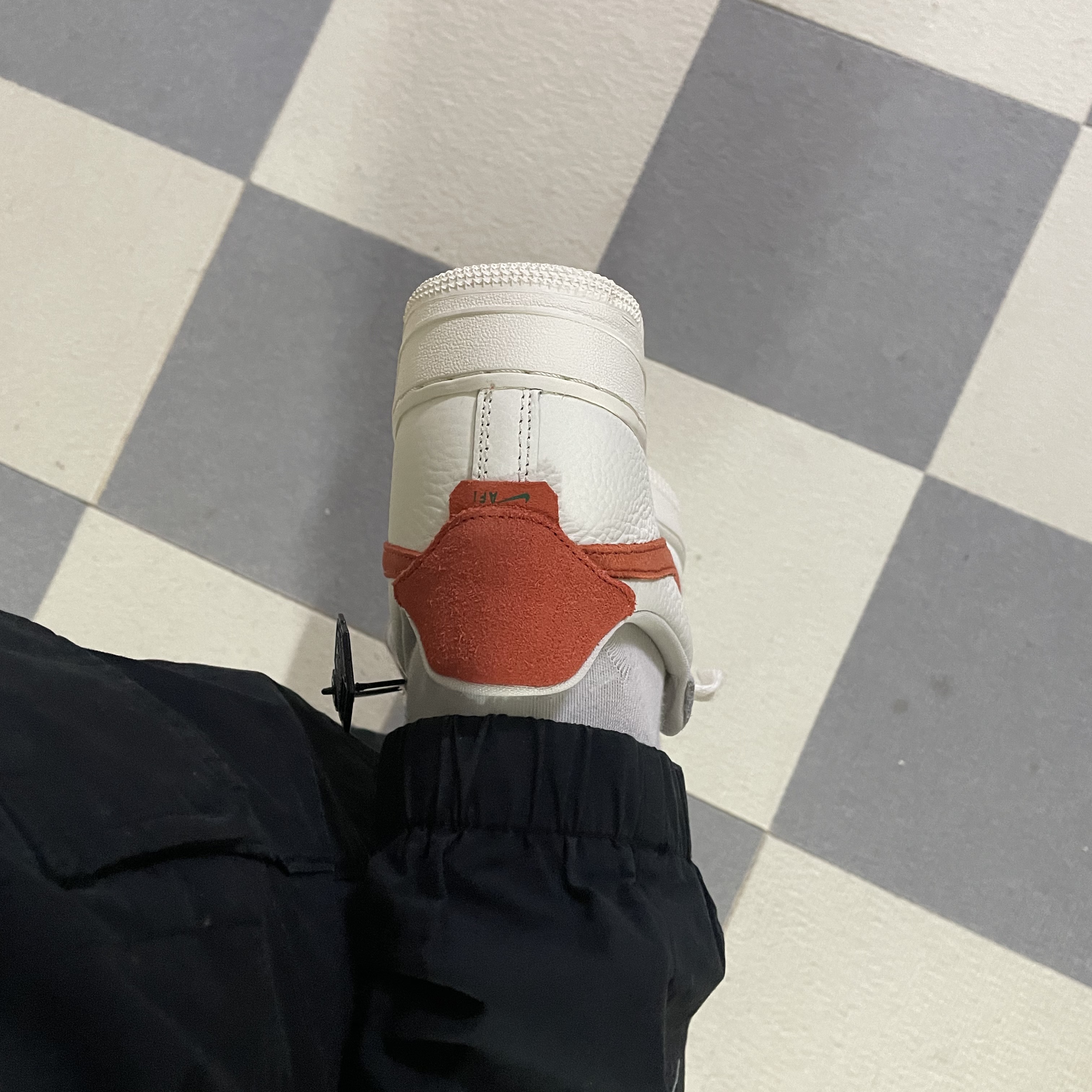 Nike Air Force 1 '07 Craft Mantra Orange 착용 스타일 - 3