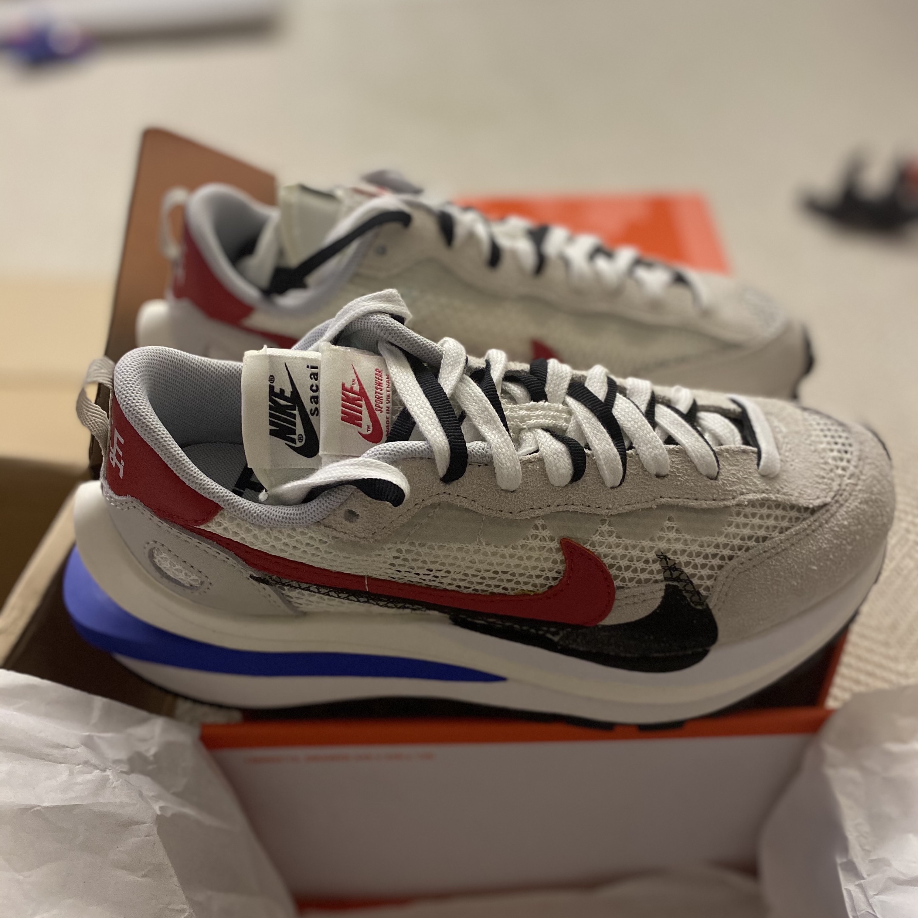 Nike x Sacai VaporWaffle Royal Fuchsia 착용 스타일 - 1