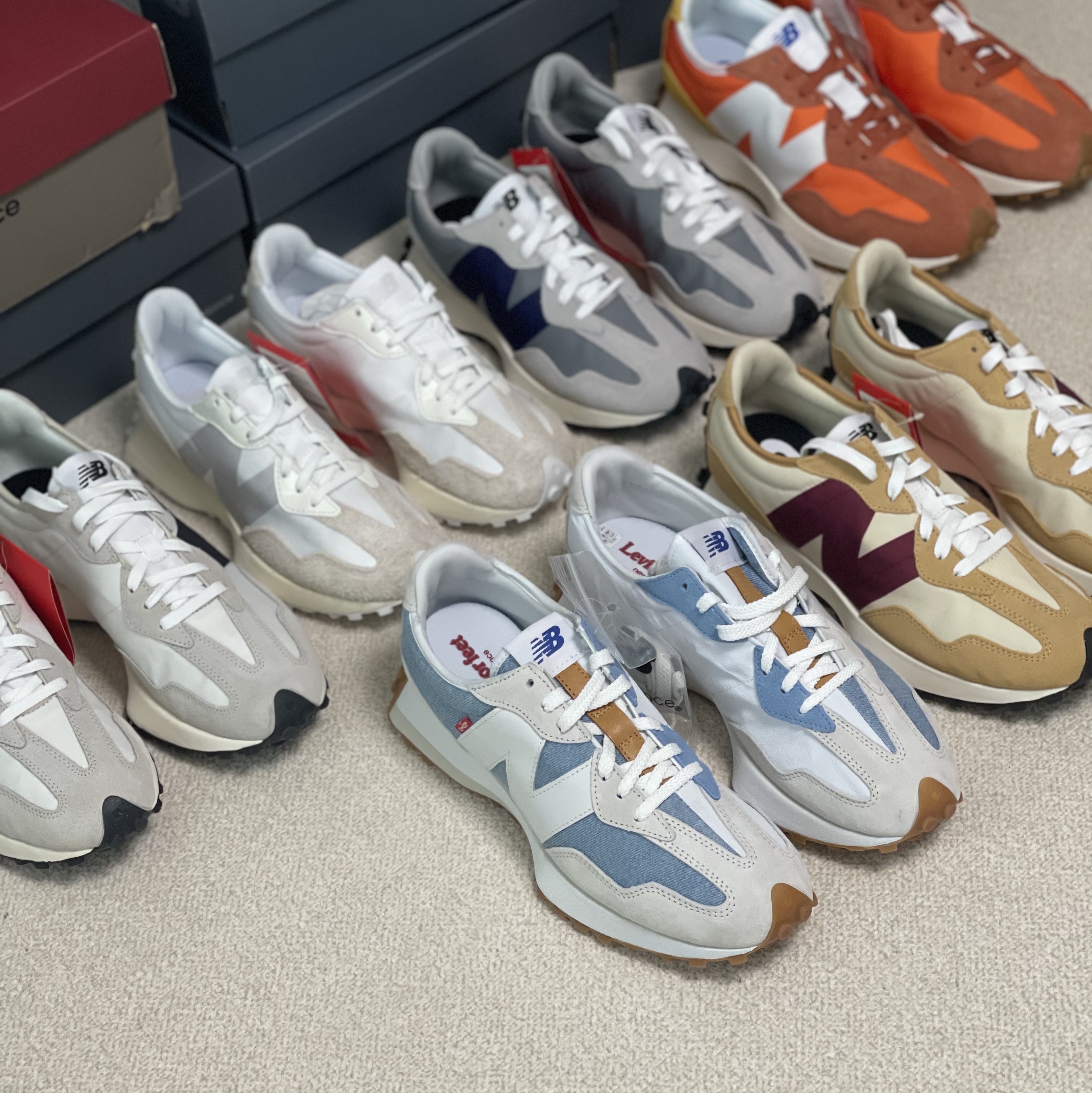 (W) New Balance 327 White Moonbeam, New Balance 327 White Black 착용 스타일 - 2