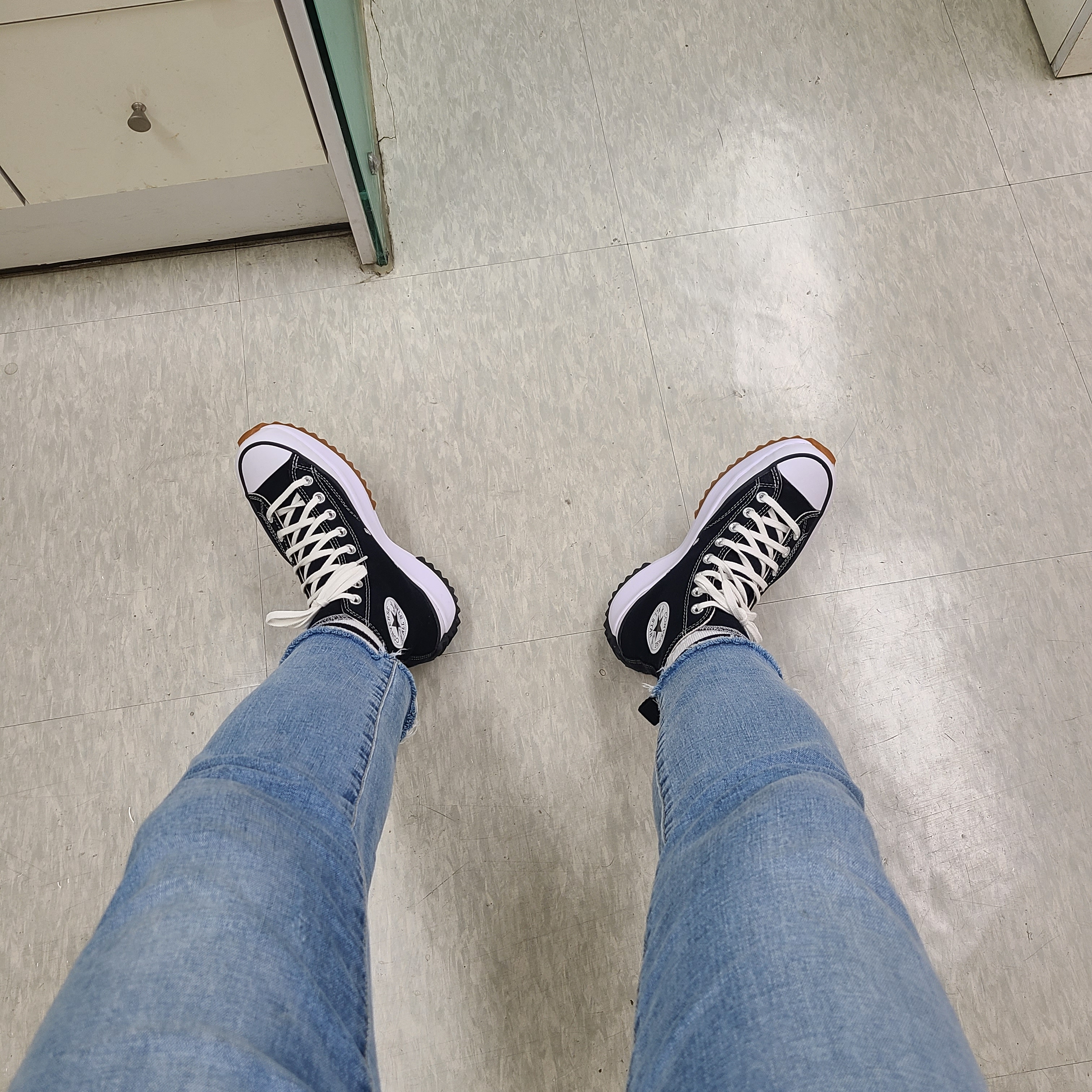 Converse Run Star Hike Hi Black White Gum 착용 스타일