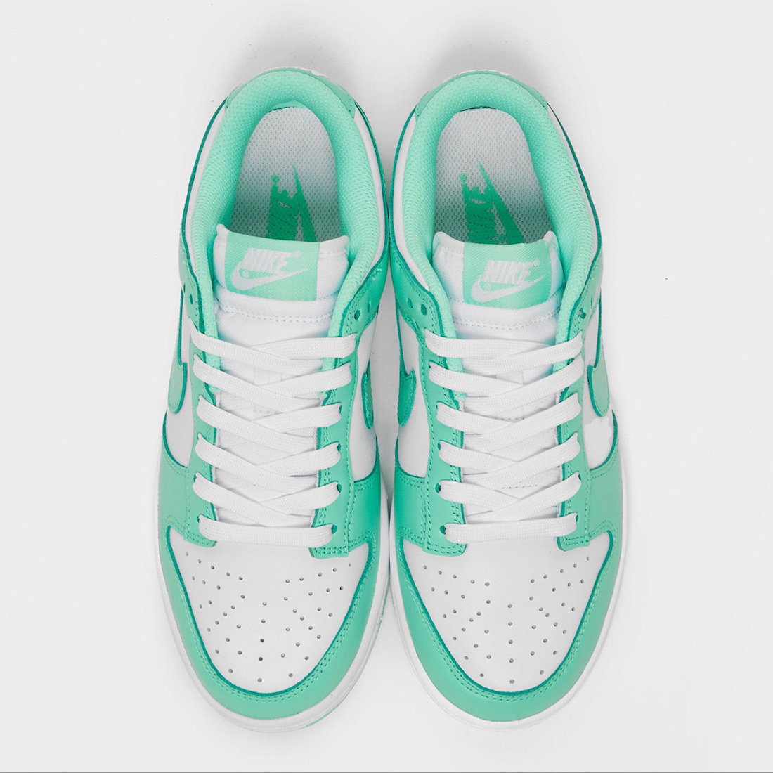 (W) Nike Dunk Low Green Glow, Nike x Kasina Dunk Low Road Sign - Kasina Exclusive 착용 스타일 - 5
