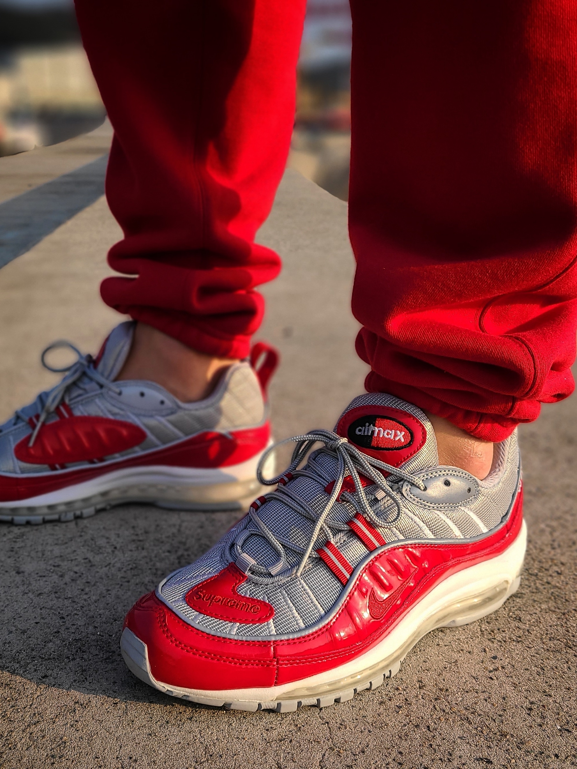 Nike x Supreme Air Max 98 Varsity Red 착용 스타일 - 5