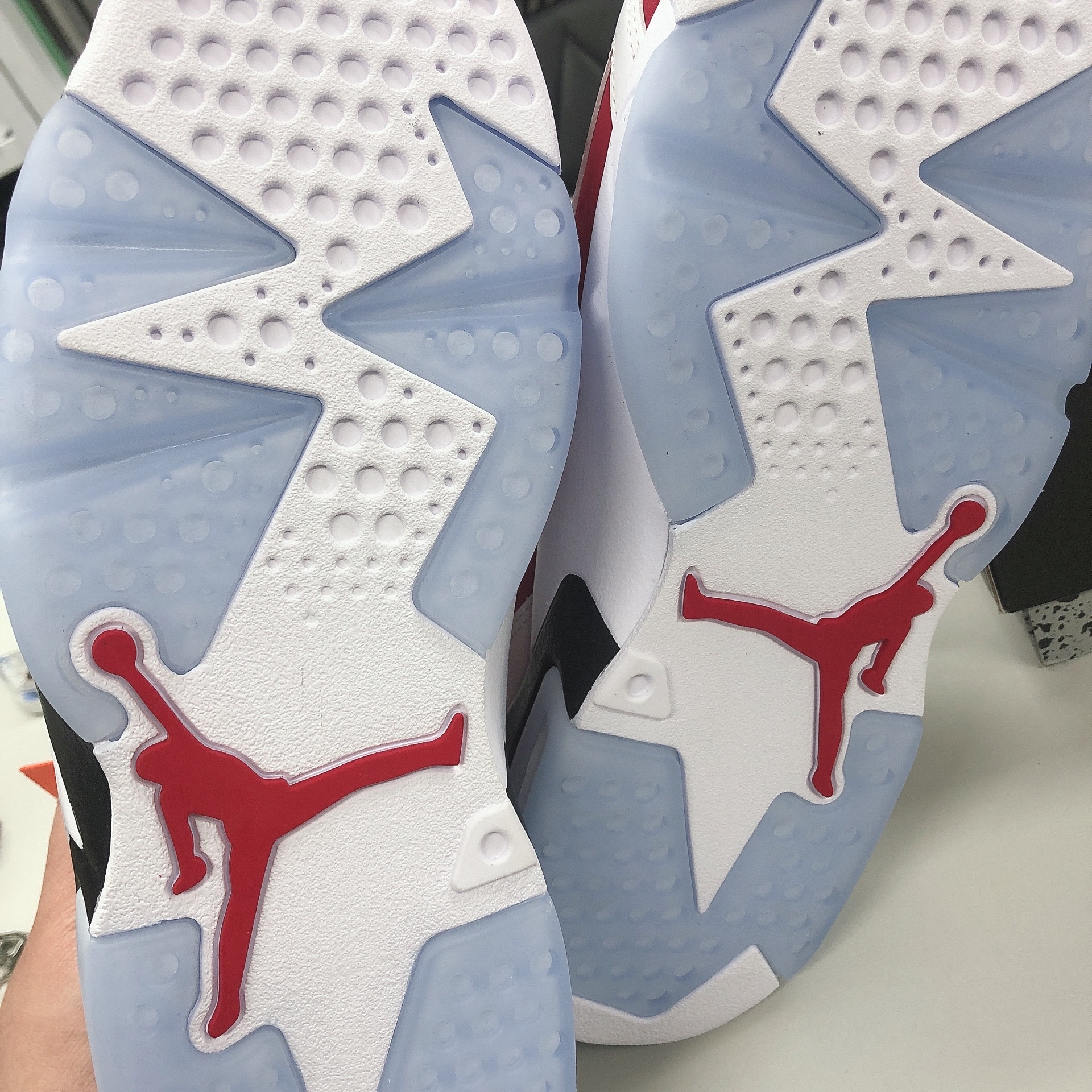 Jordan 6 Retro Carmine 2021 착용 스타일 - 3