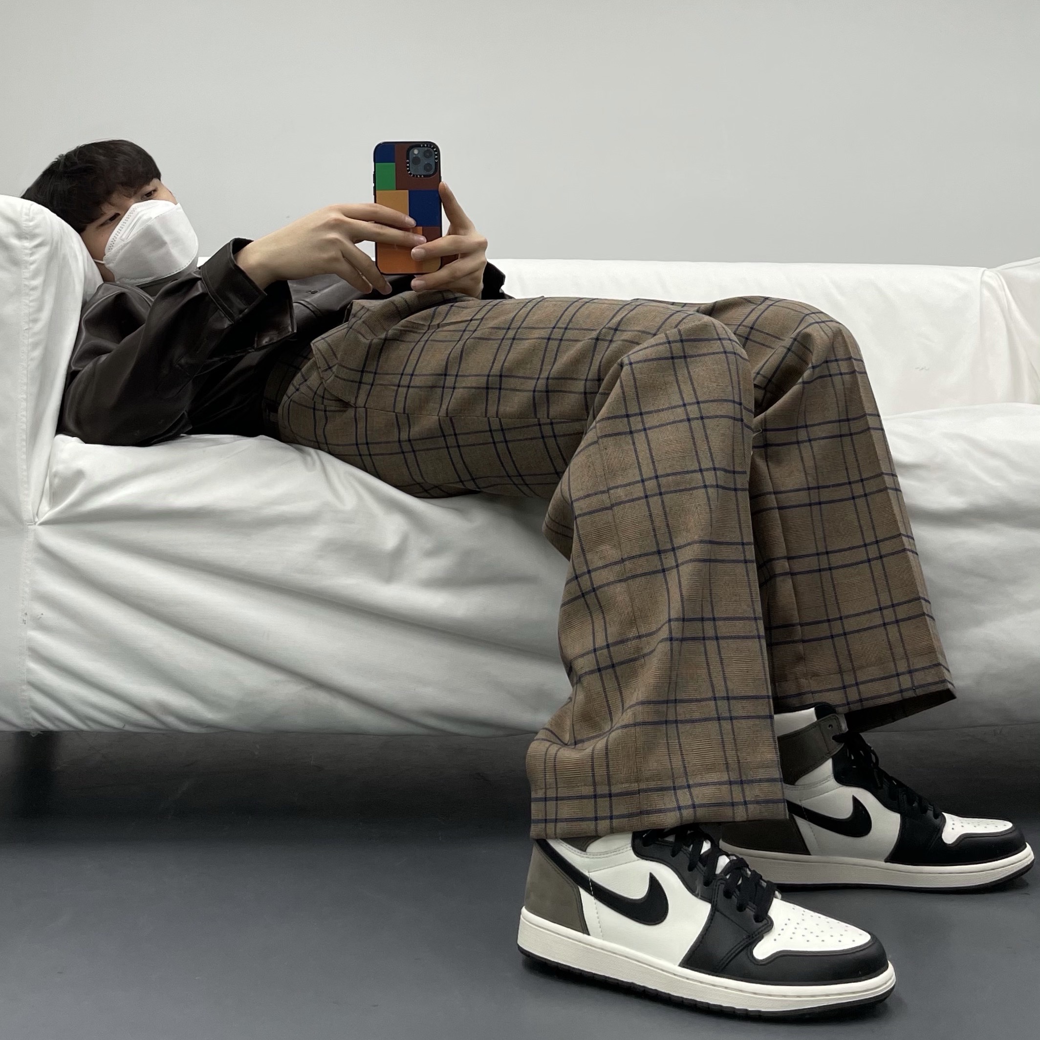 Jordan 1 Retro High OG Black Mocha 착용 스타일 - 1