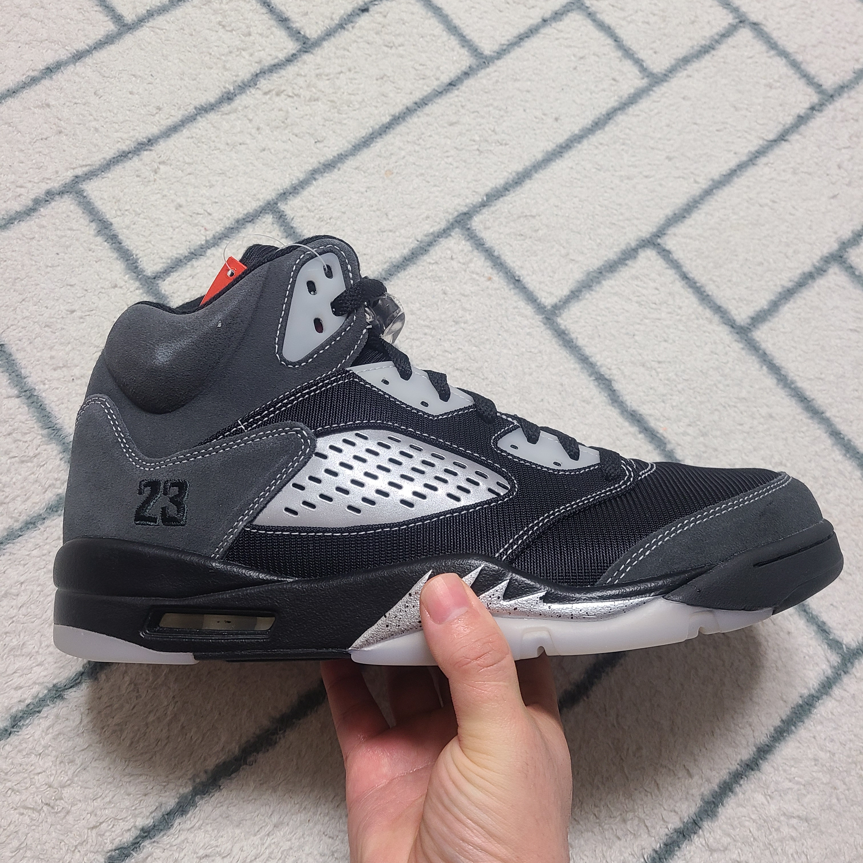 Jordan 5 Retro Anthracite 착용 스타일 - 2