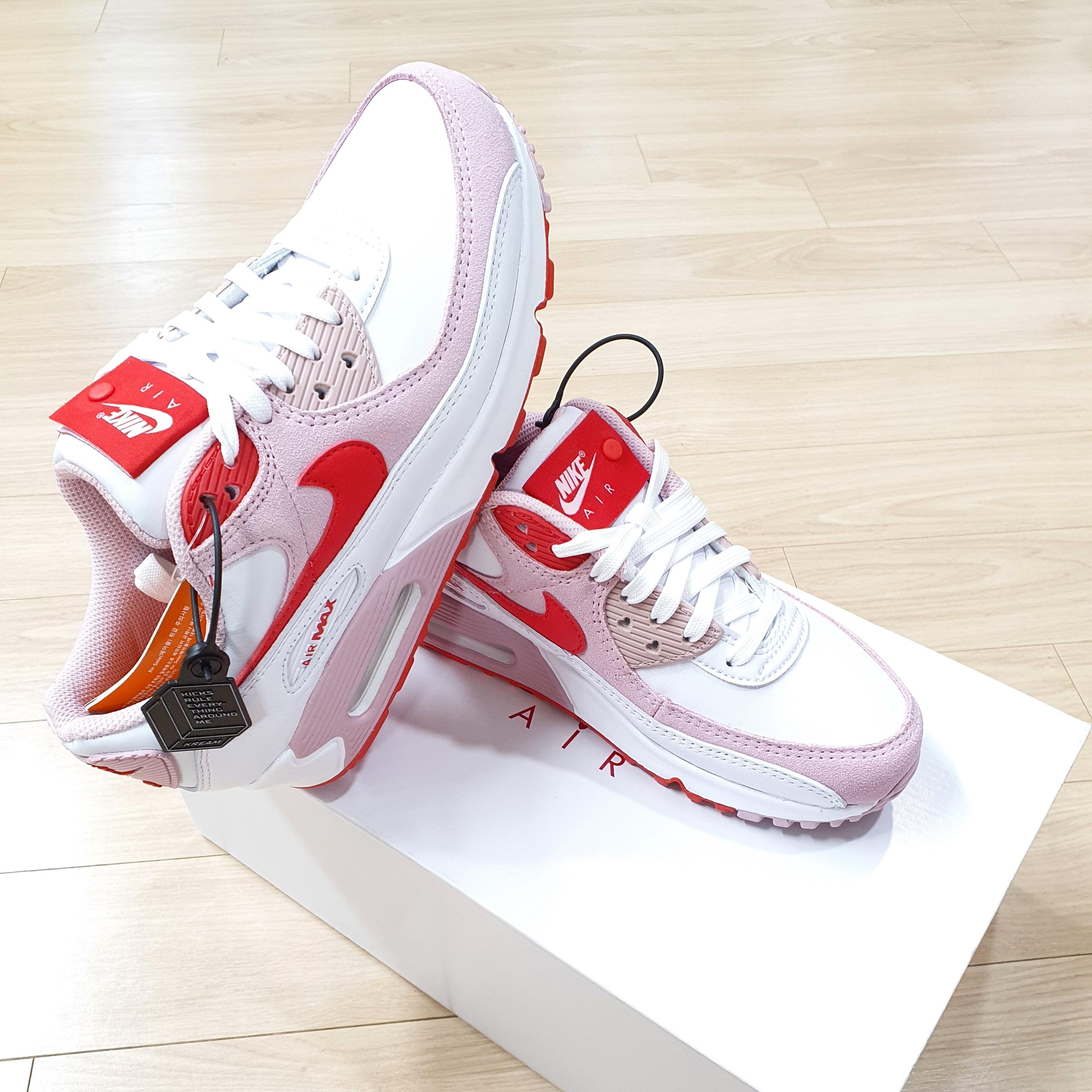 (W) Nike Air Max 90 QS Valentine's Day 착용 스타일