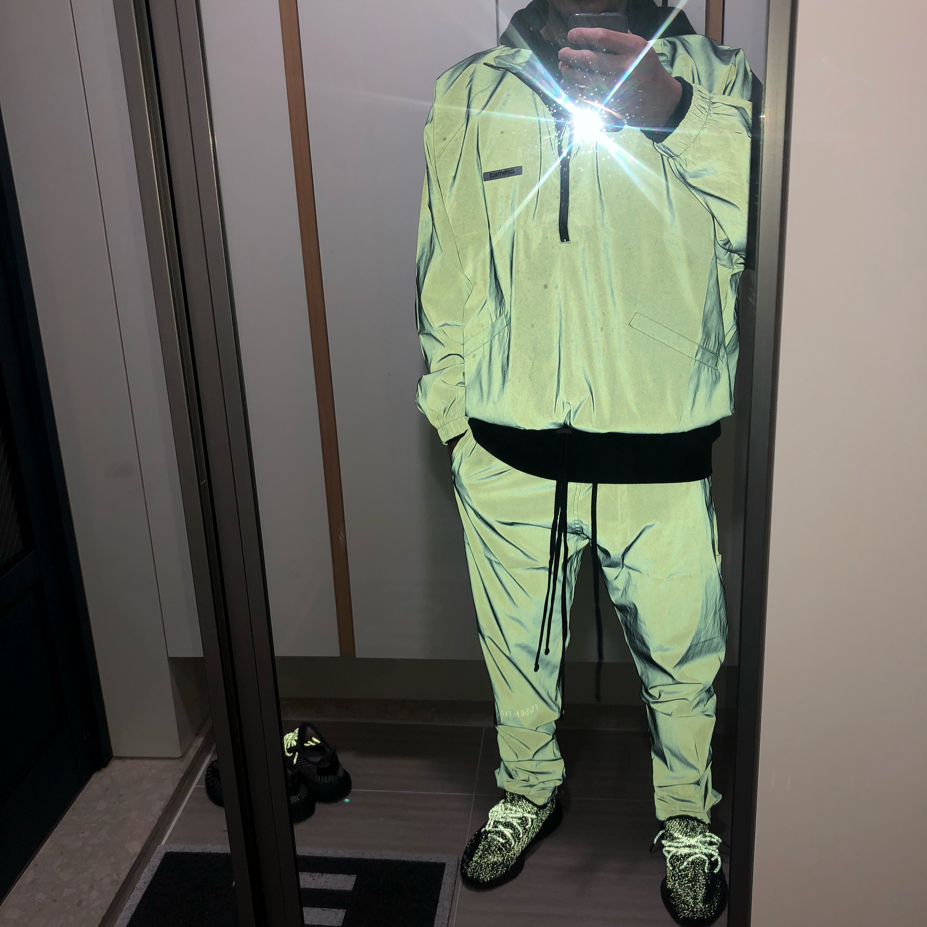 Essentials Track Jacket Black Reflective - 20FW, Essentials Track Pants Reflective Black - 20FW 착용 스타일