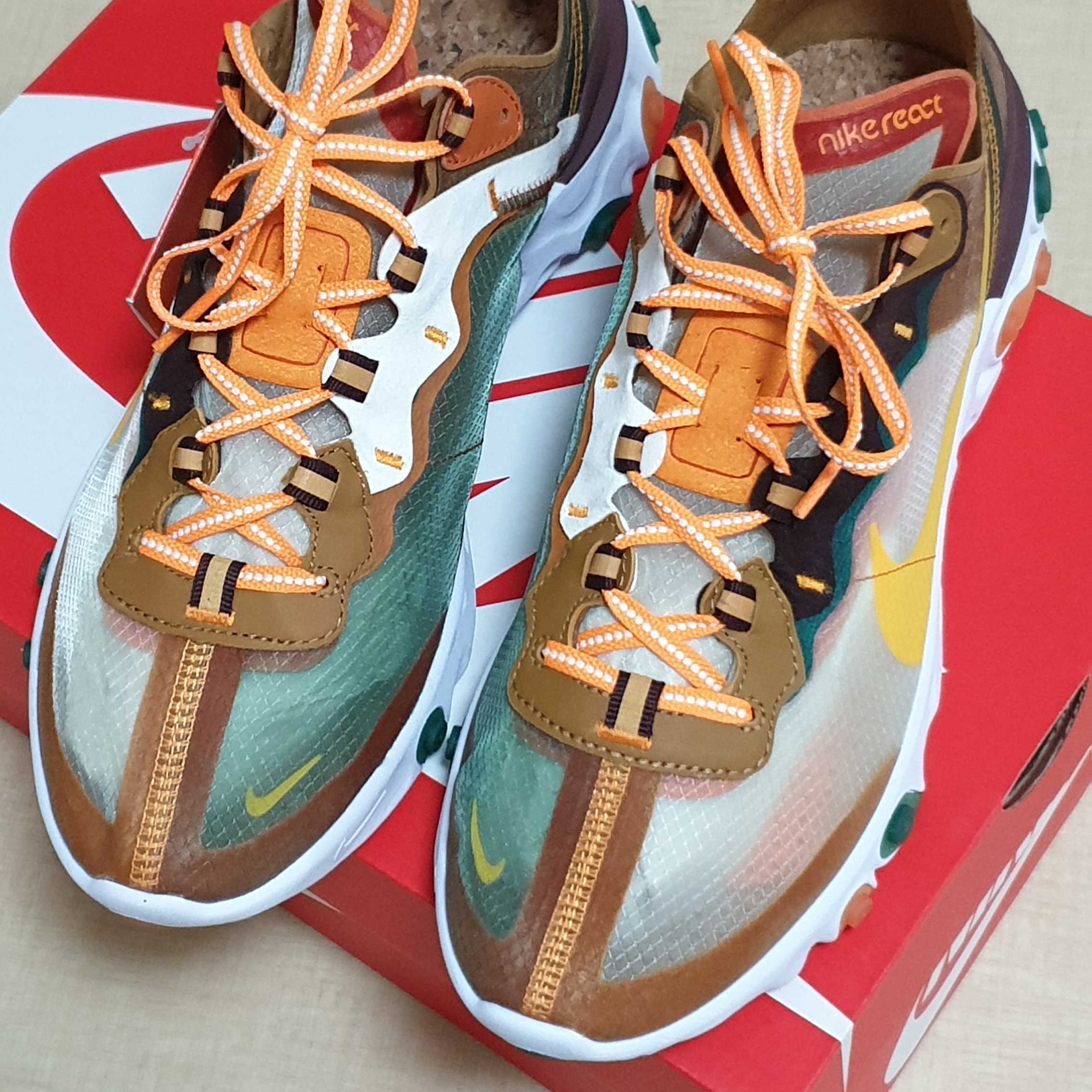 Nike React Element 87 Orange Peel 착용 스타일 - 3