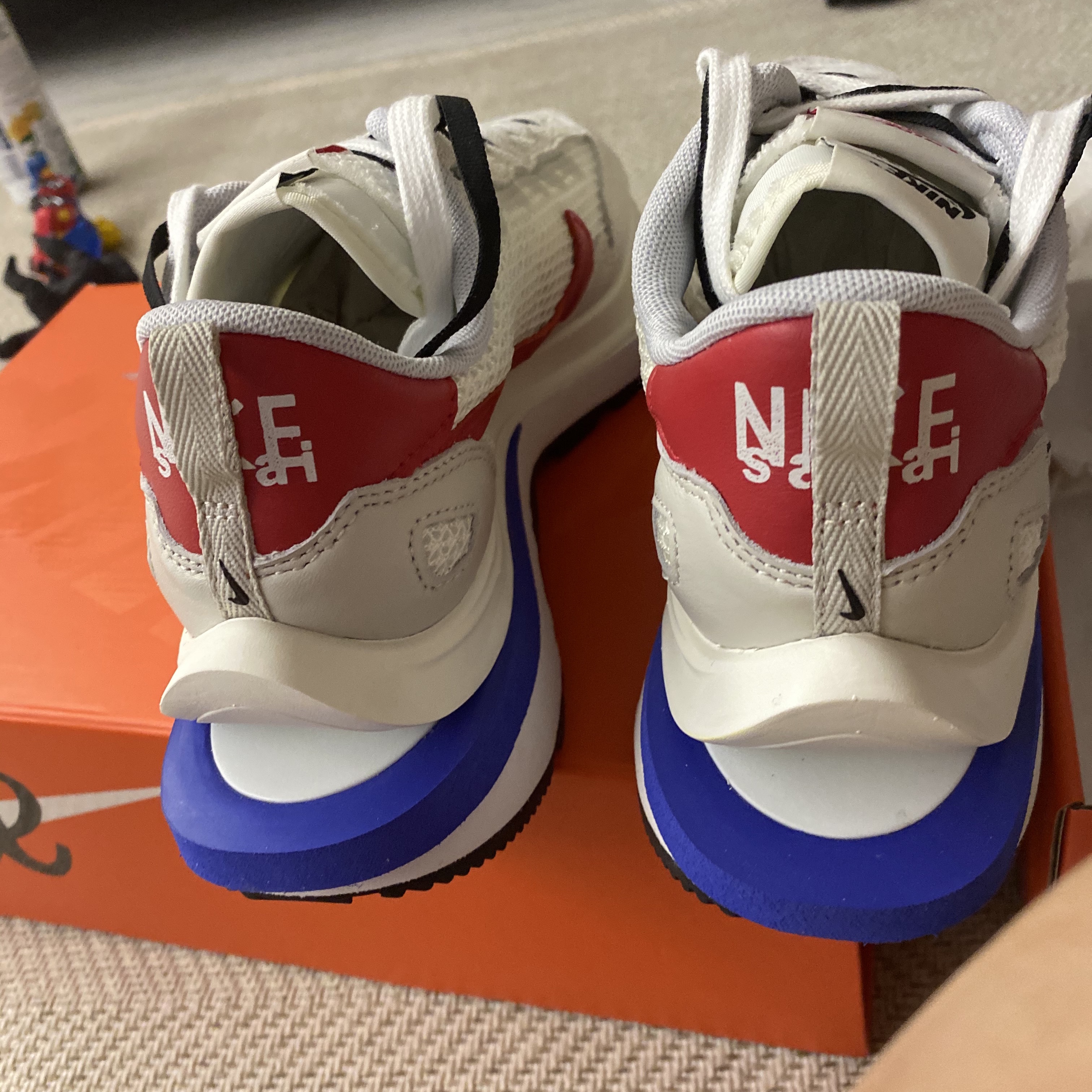 Nike x Sacai VaporWaffle Royal Fuchsia 착용 스타일 - 3