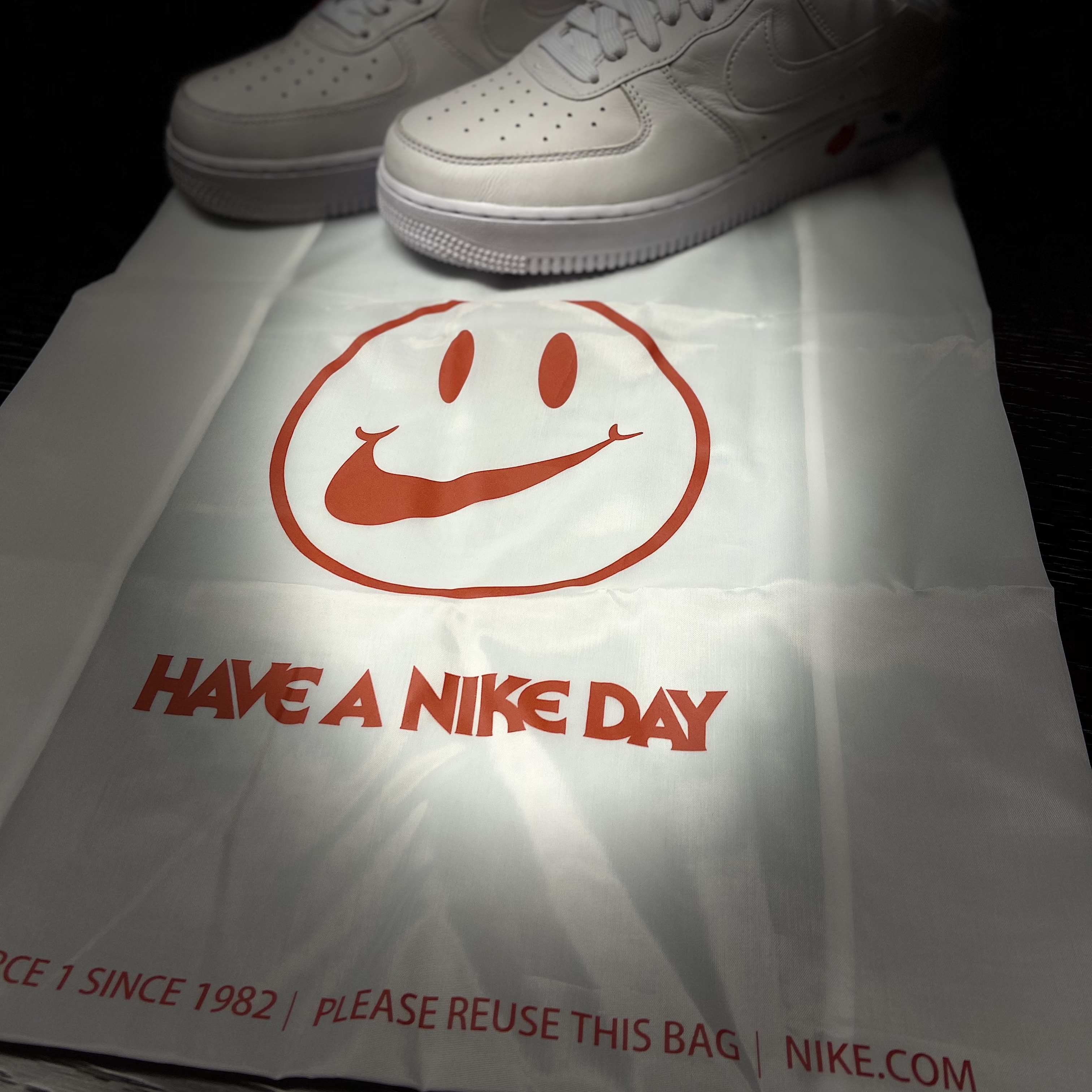 Nike Air Force 1 '07 LX White Bag 착용 스타일 - 2