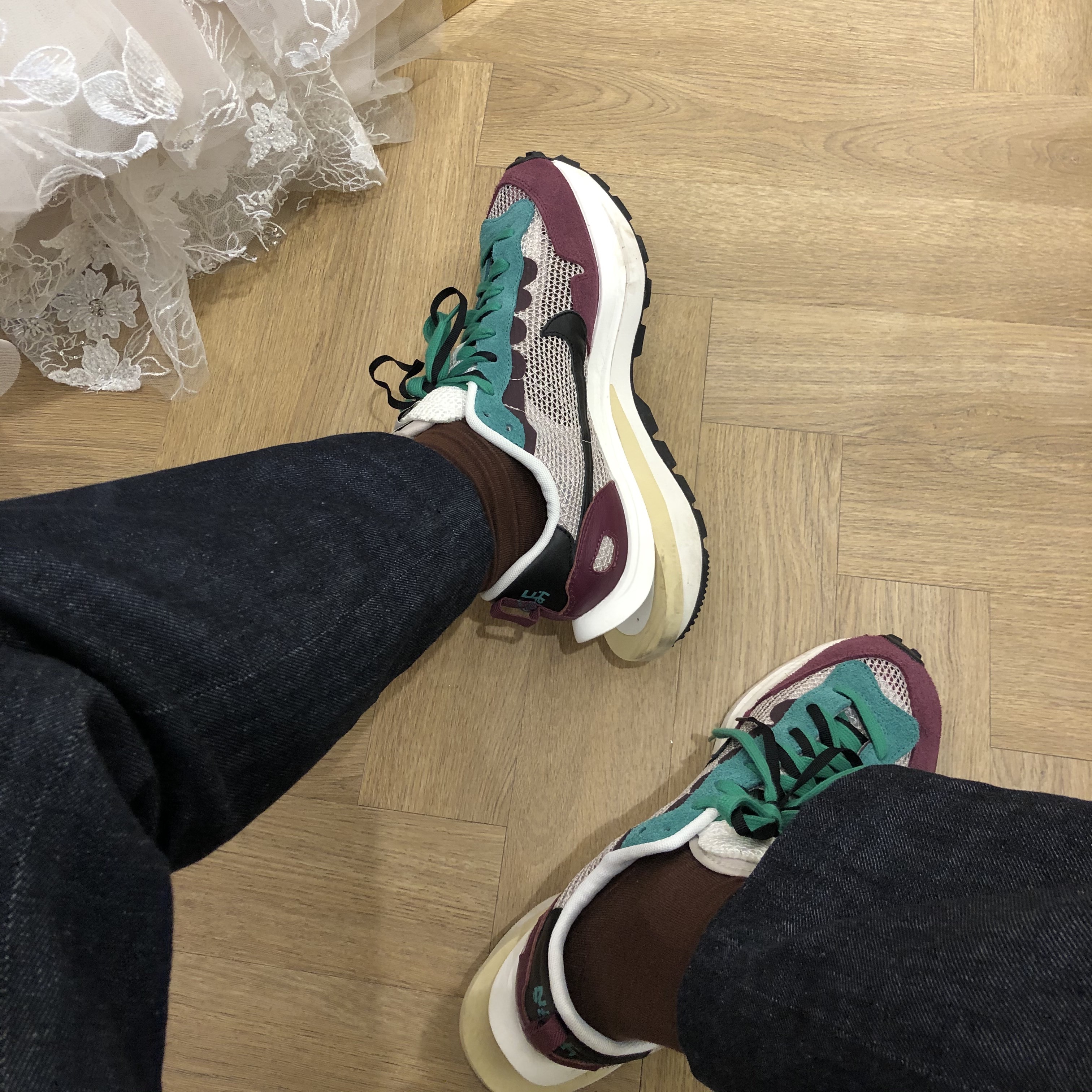 Nike x Sacai VaporWaffle String & Black Villain Red 착용 스타일