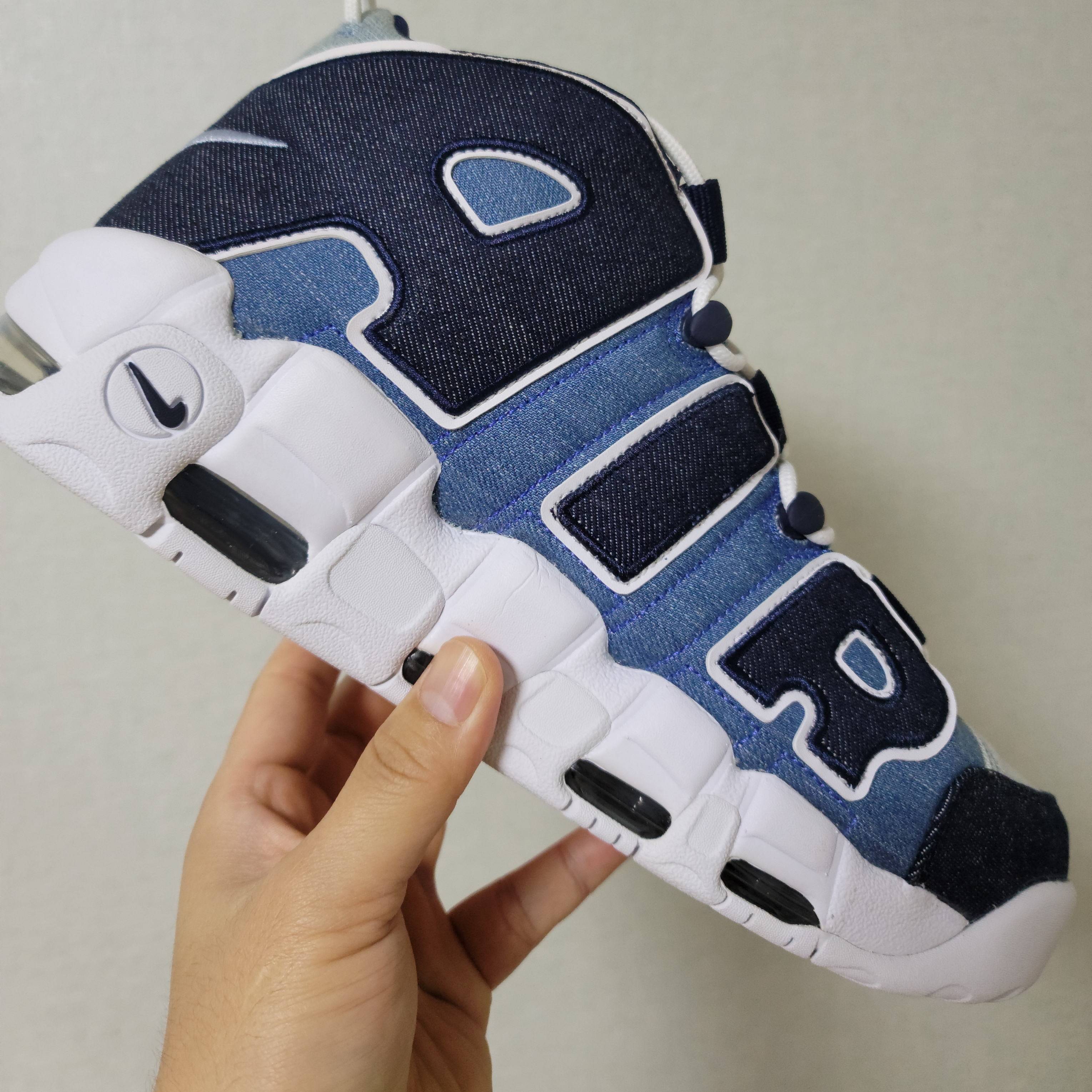 Nike Air More Uptempo 96 Denim 착용 스타일