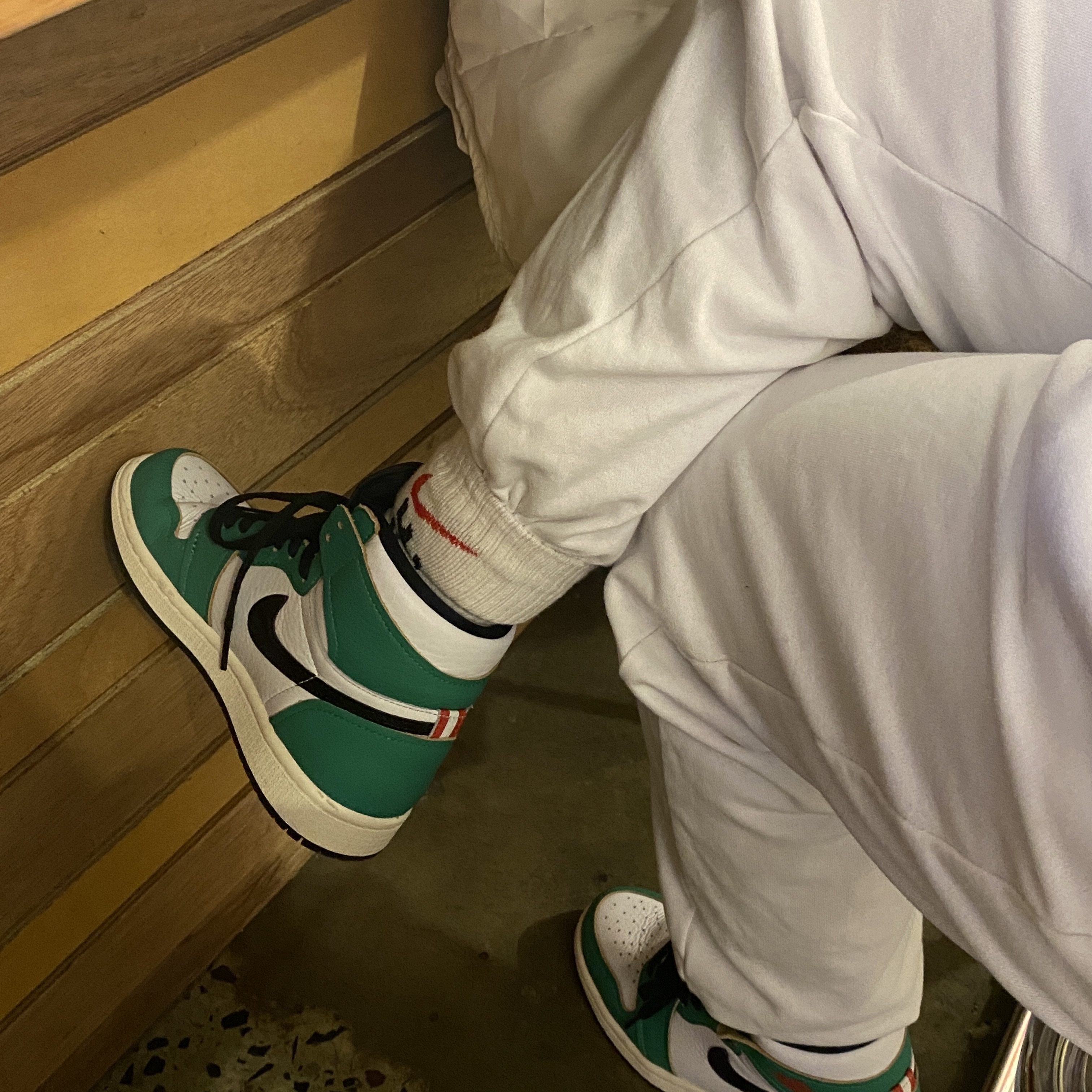 (W) Jordan 1 Retro High OG Lucky Green 착용 스타일 - 2