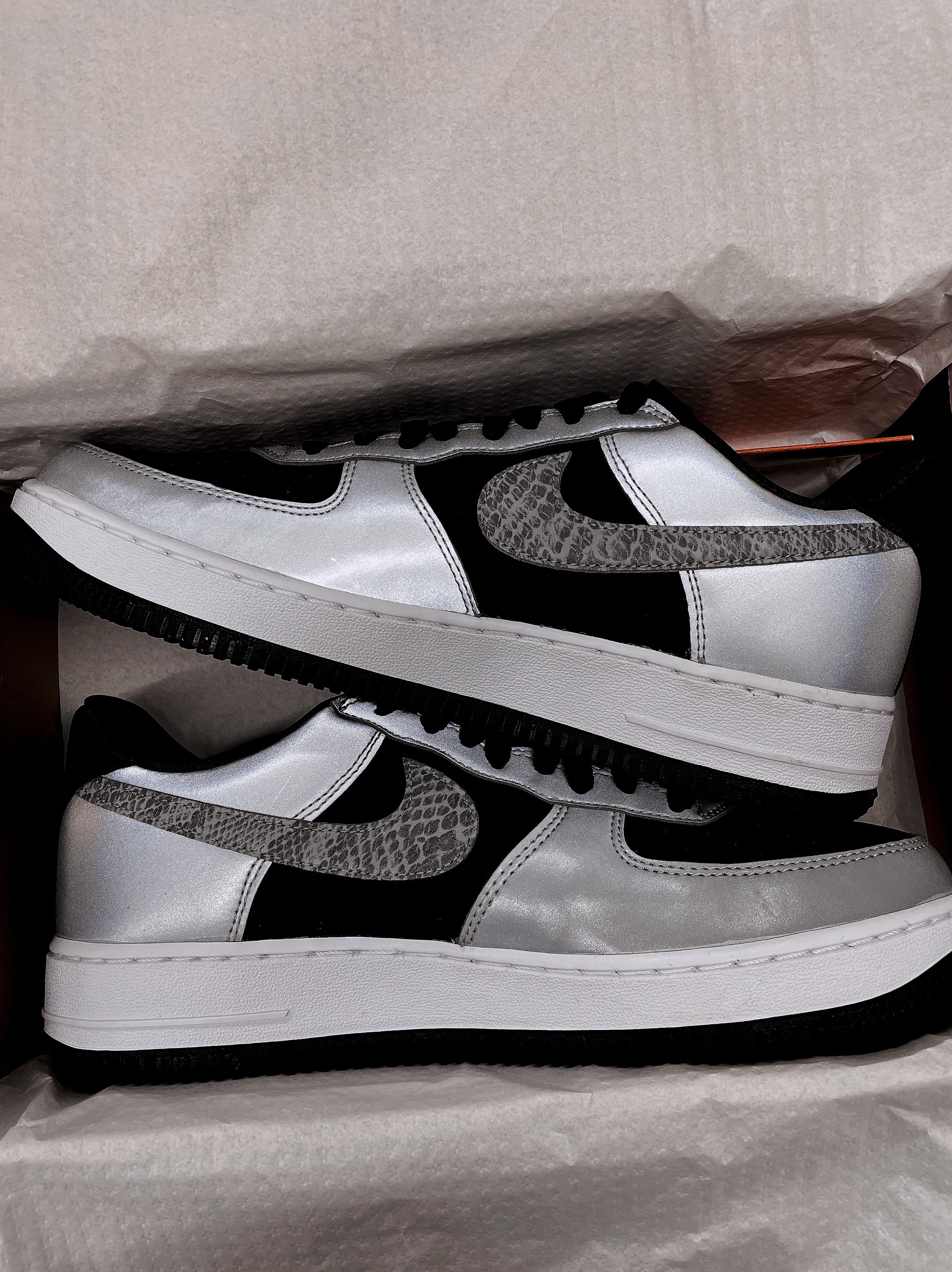 Nike Air Force 1 B Silver Snake 착용 스타일