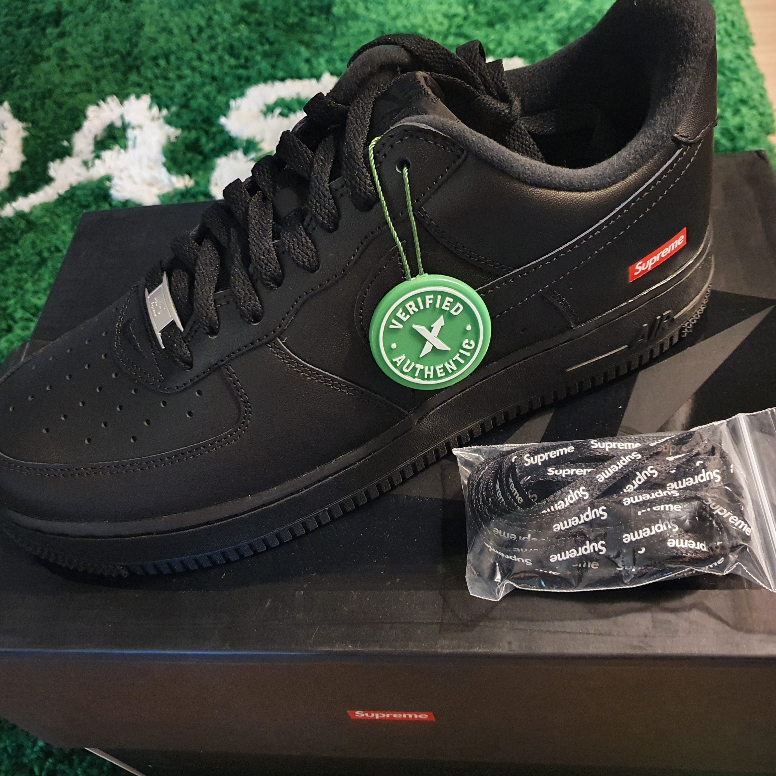 Nike x Supreme Air Force 1 Low Black 착용 스타일
