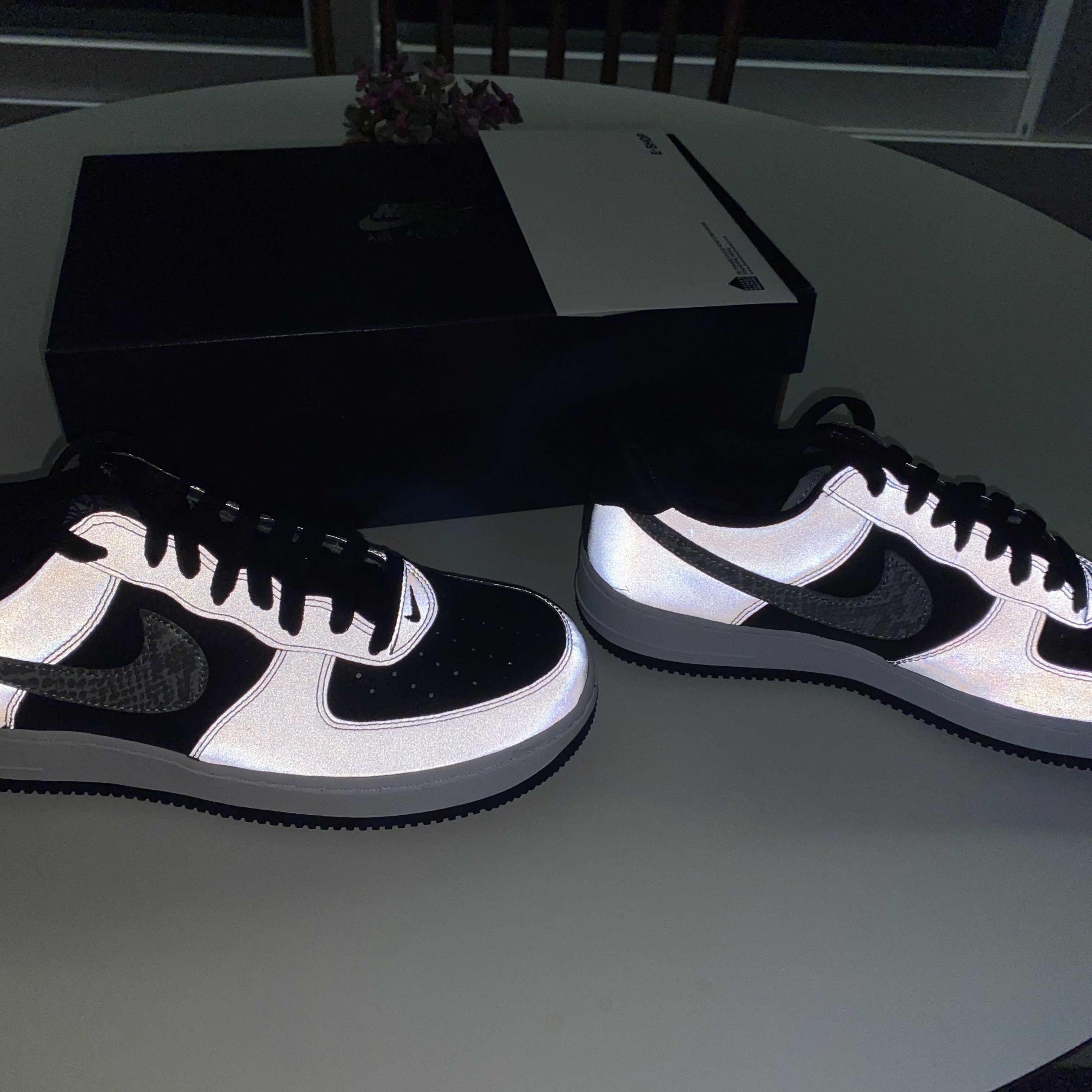Nike Air Force 1 B Silver Snake 착용 스타일 - 2