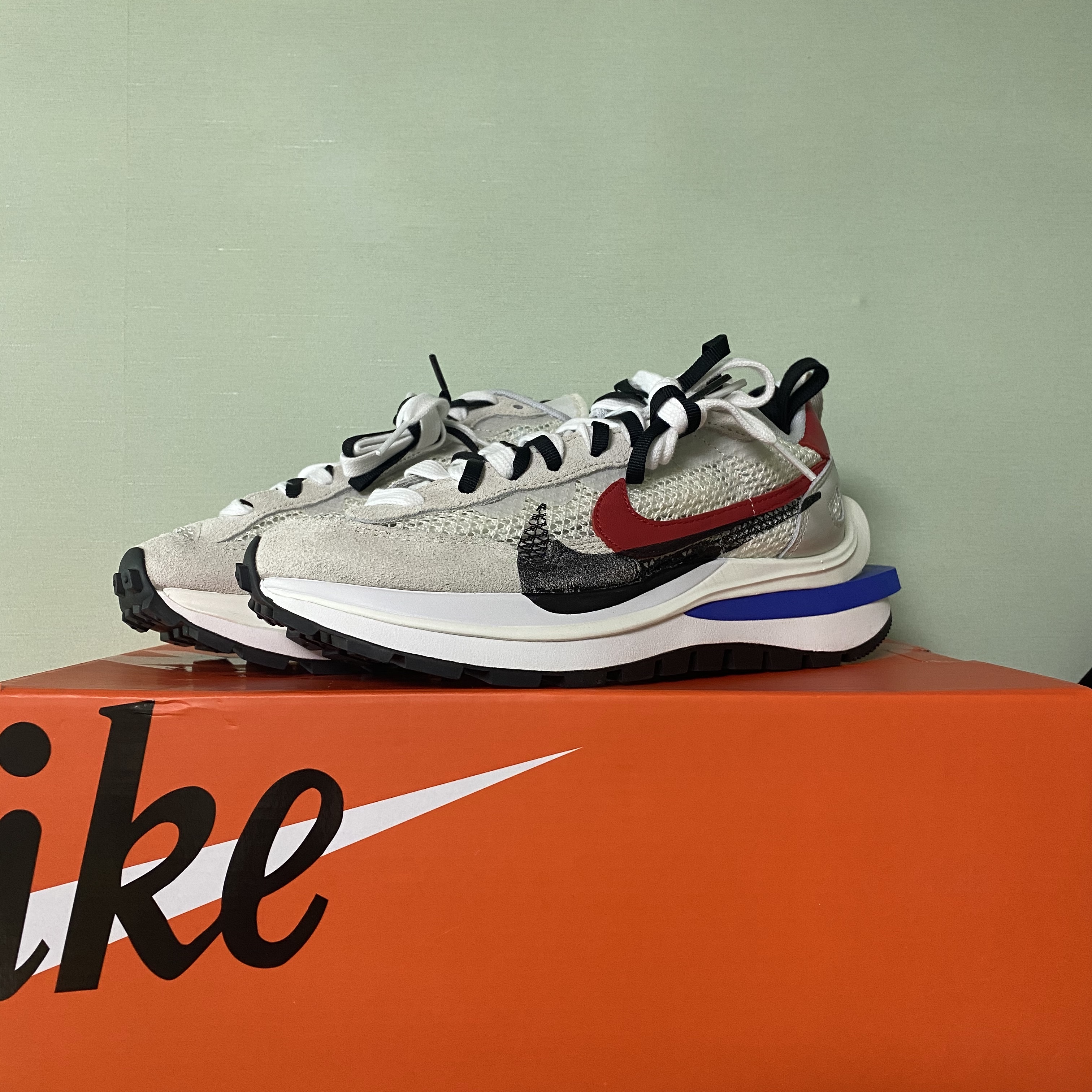 Nike x Sacai VaporWaffle Royal Fuchsia 착용 스타일
