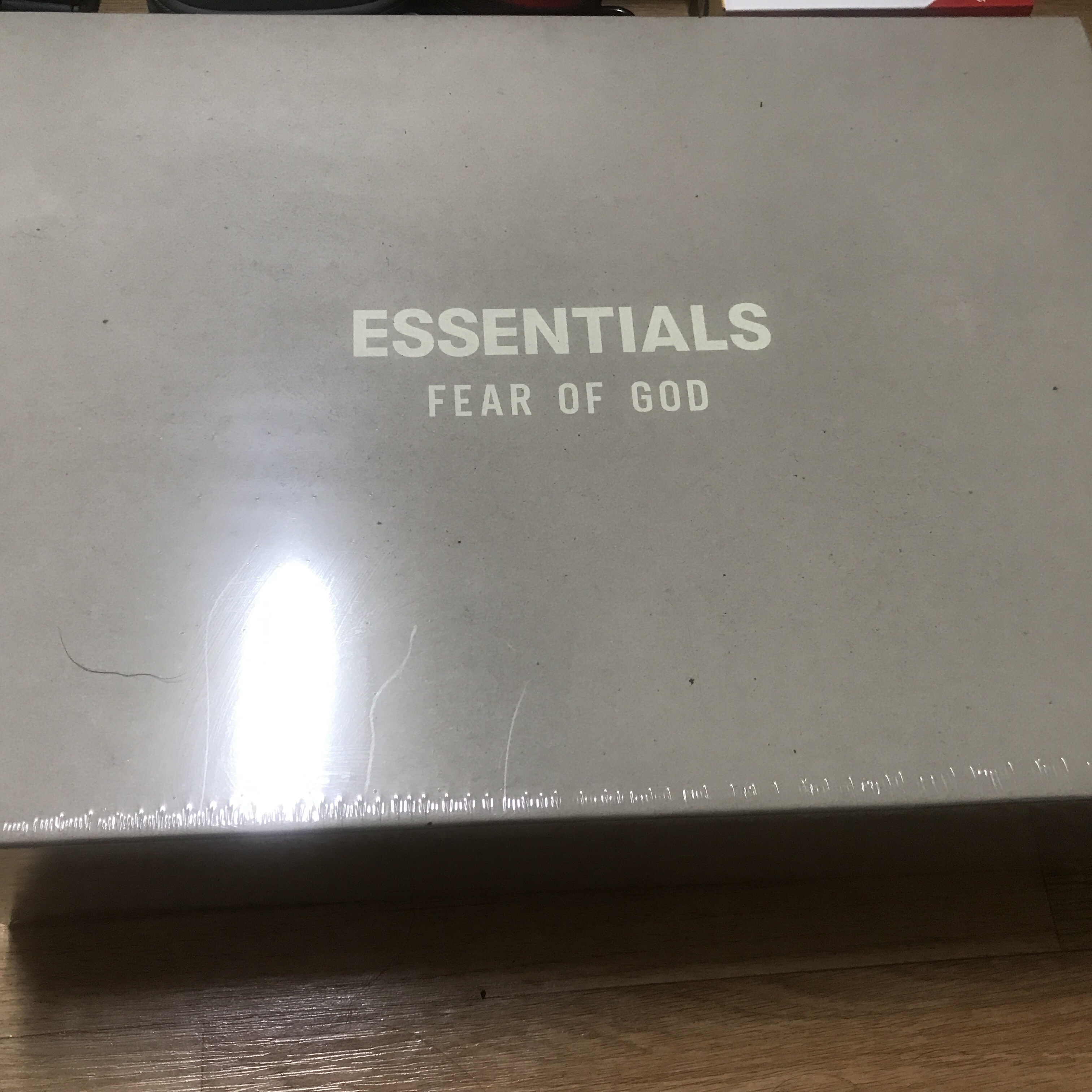 Essentials Distance Sneakers Cream Grey Black 착용 스타일 - 1