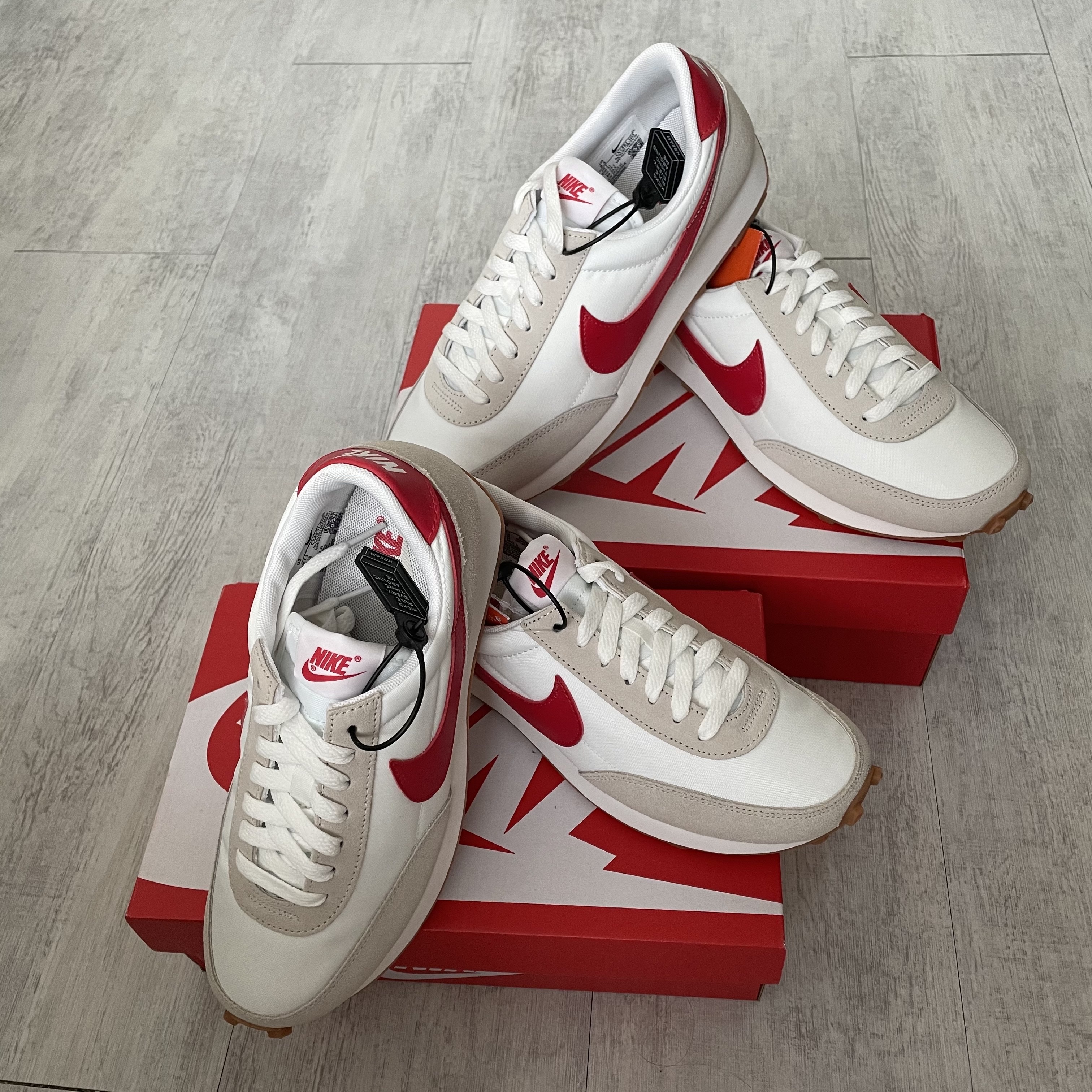 (W) Nike Daybreak Summit White University Red 착용 스타일