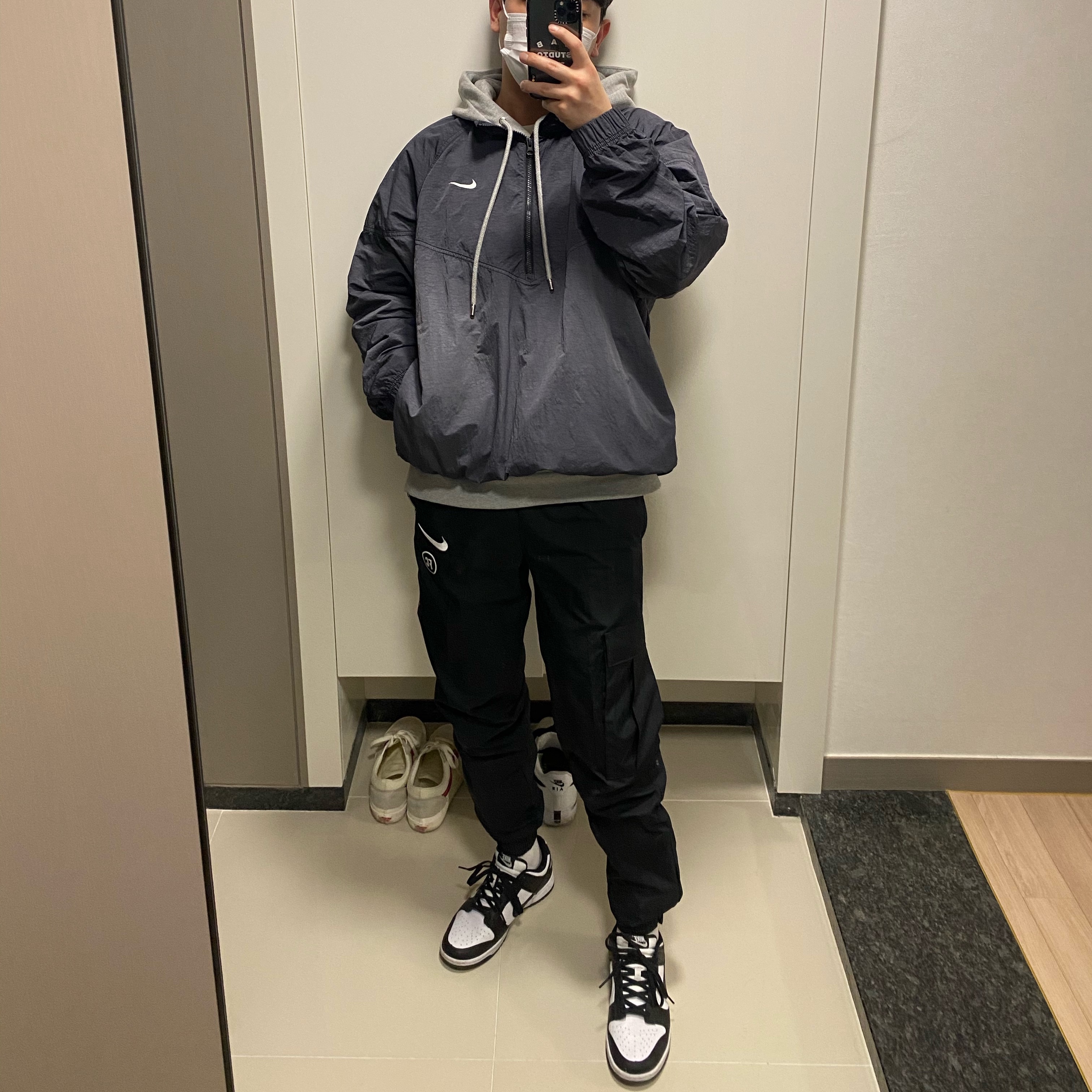 Nike Dunk Low Retro Black, Nike x Stussy Windrunner Jacket Off Noir 착용 스타일