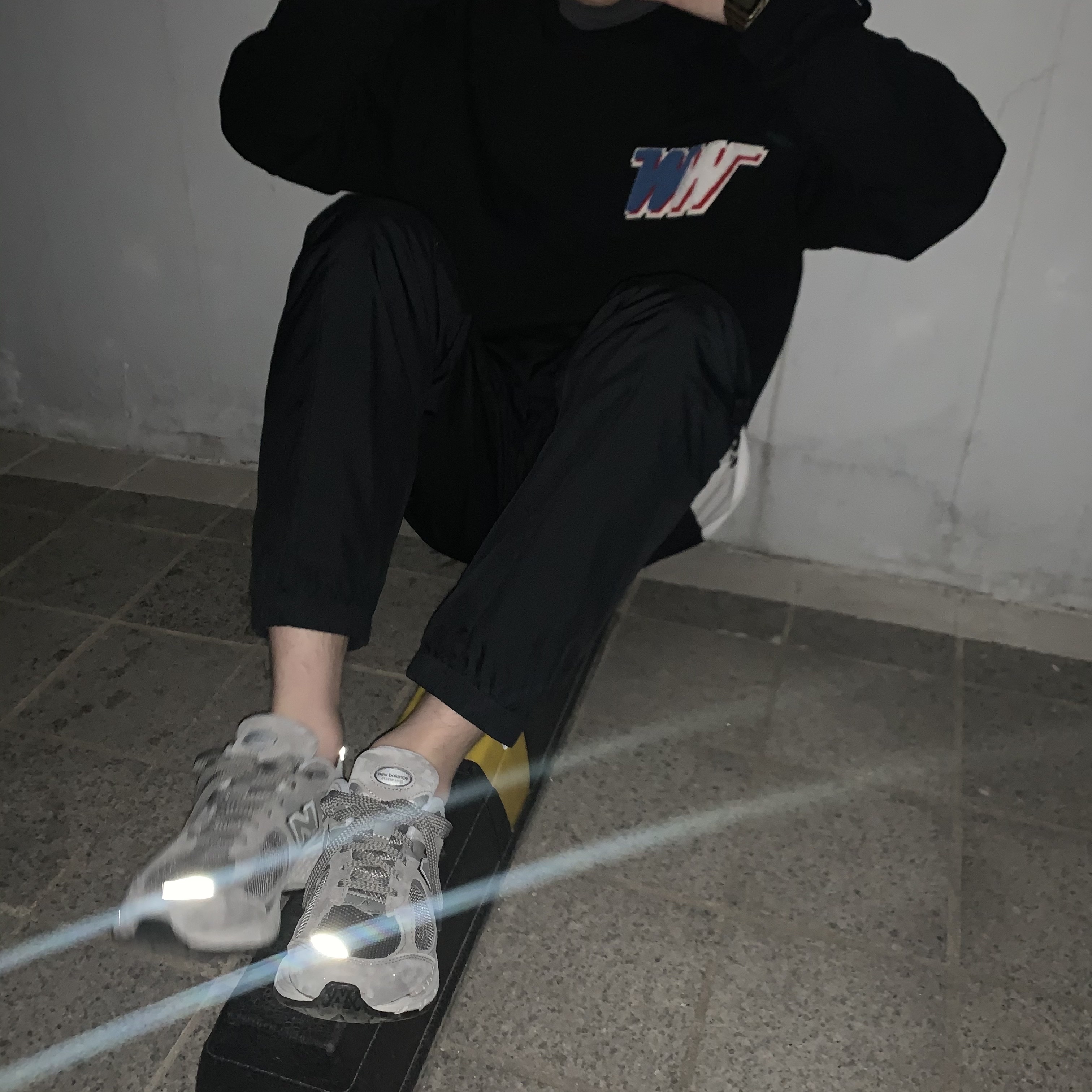 New Balance 2002R Grey 착용 스타일