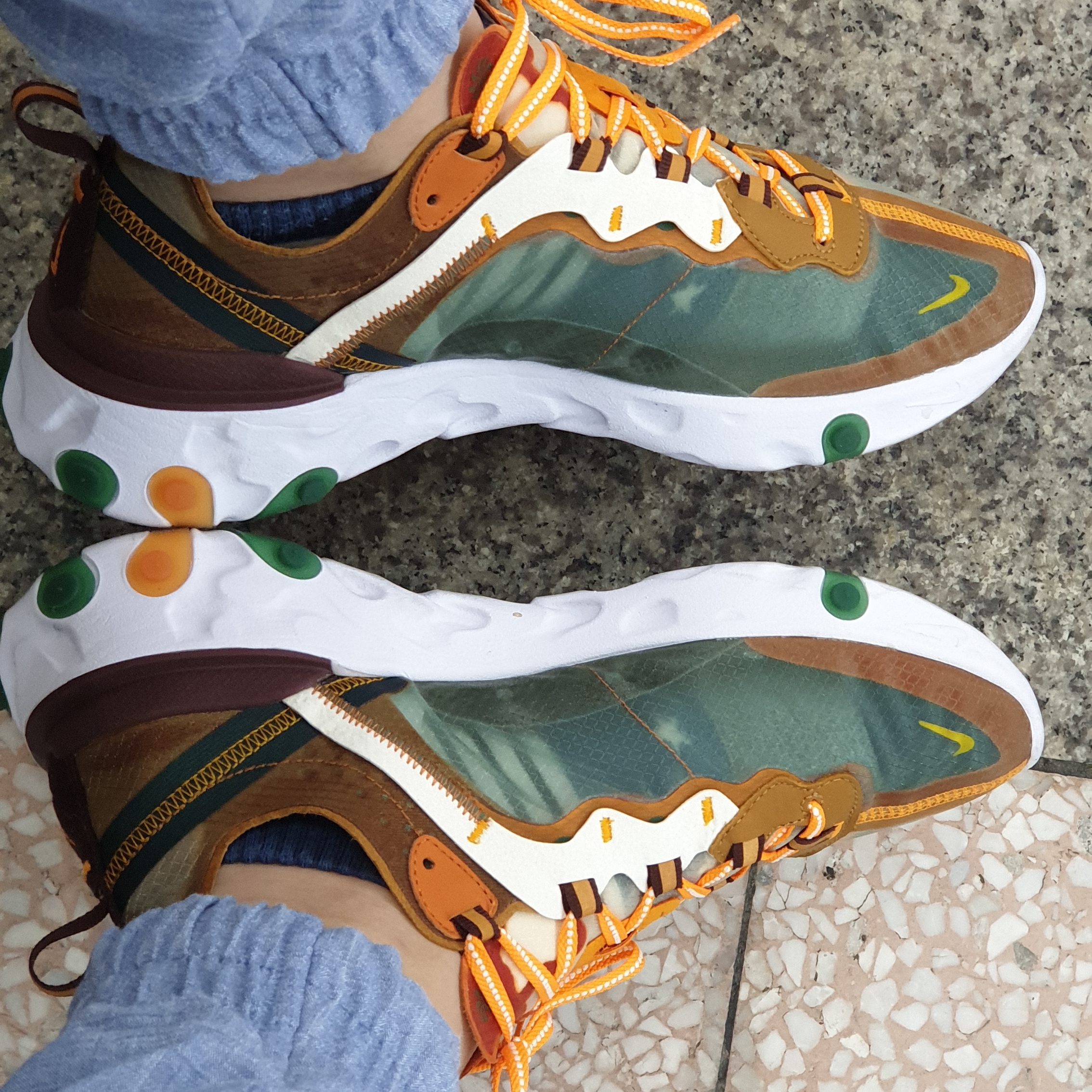 Nike React Element 87 Orange Peel 착용 스타일 - 1