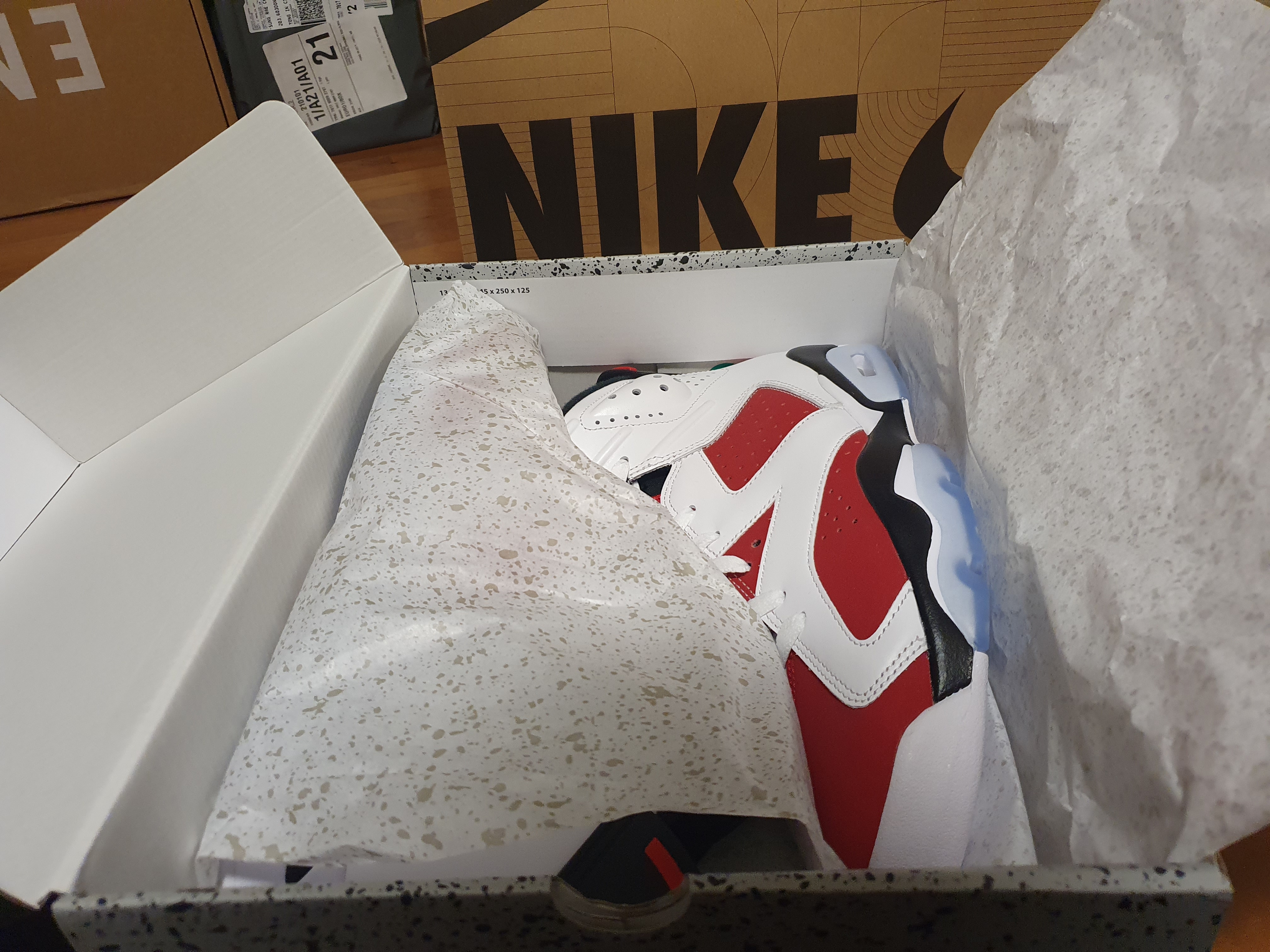 Jordan 6 Retro Carmine 2021 착용 스타일 - 3