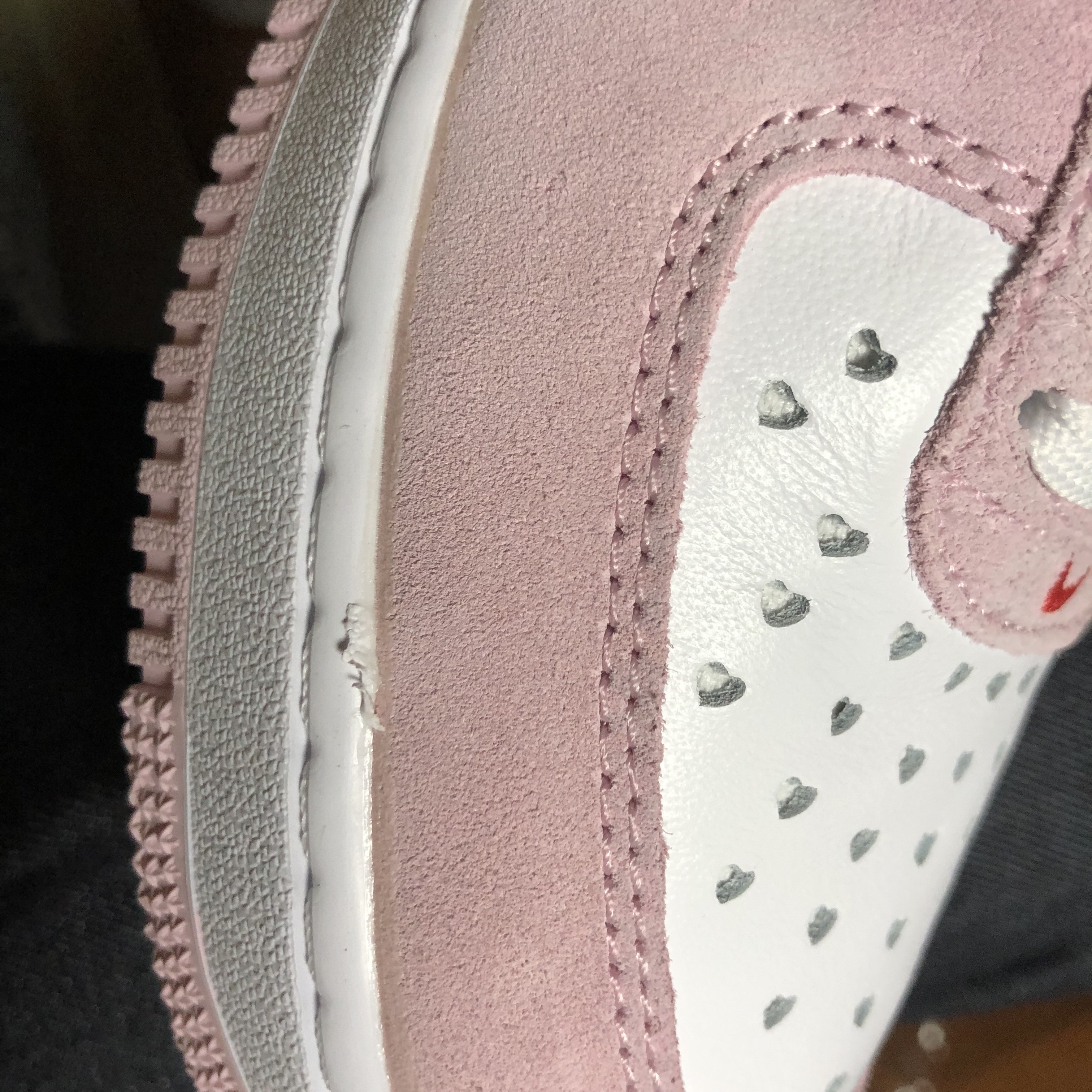 Nike Air Force 1 '07 QS Valentine's Day 착용 스타일 - 2