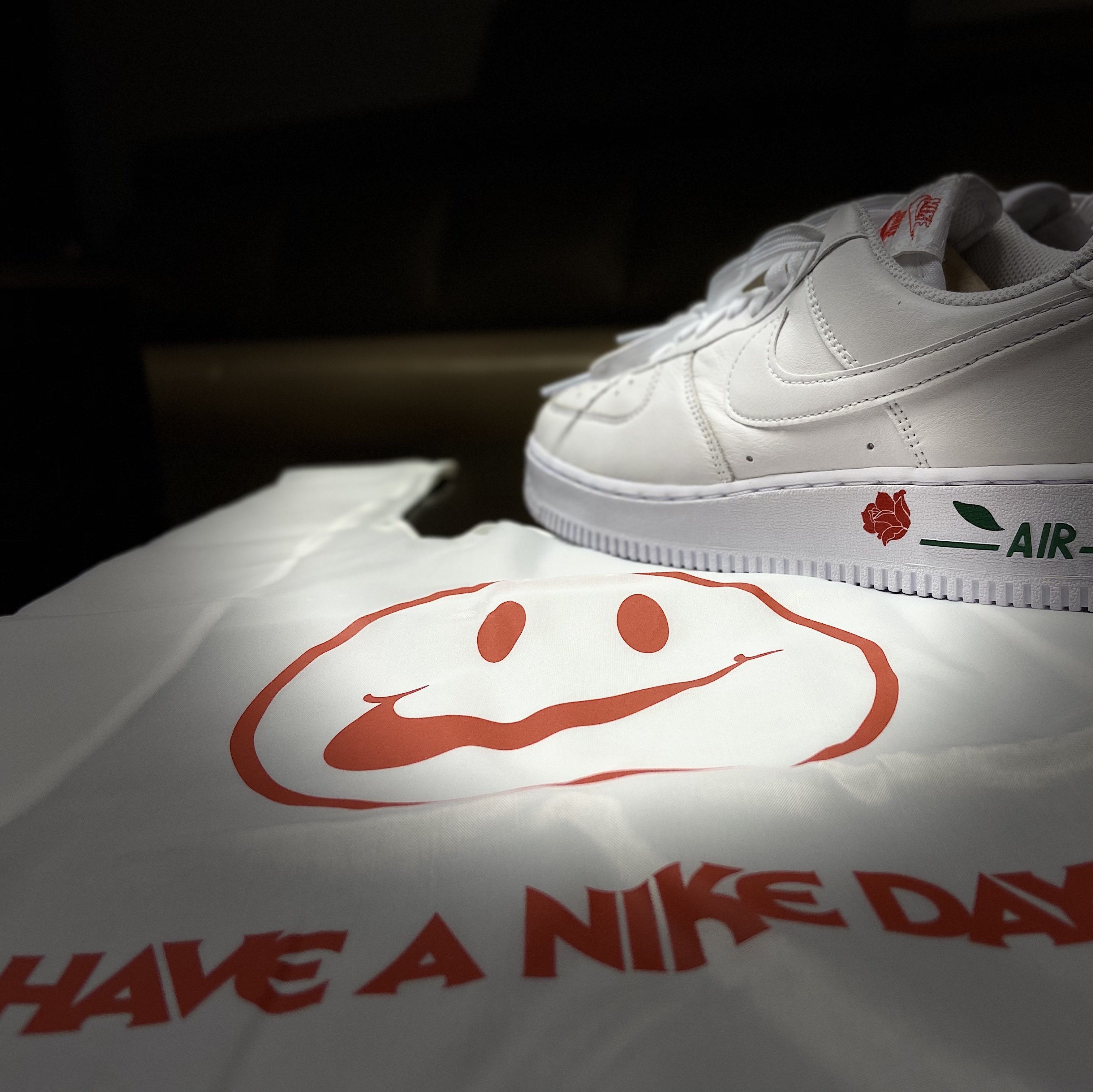Nike Air Force 1 '07 LX White Bag 착용 스타일 - 3